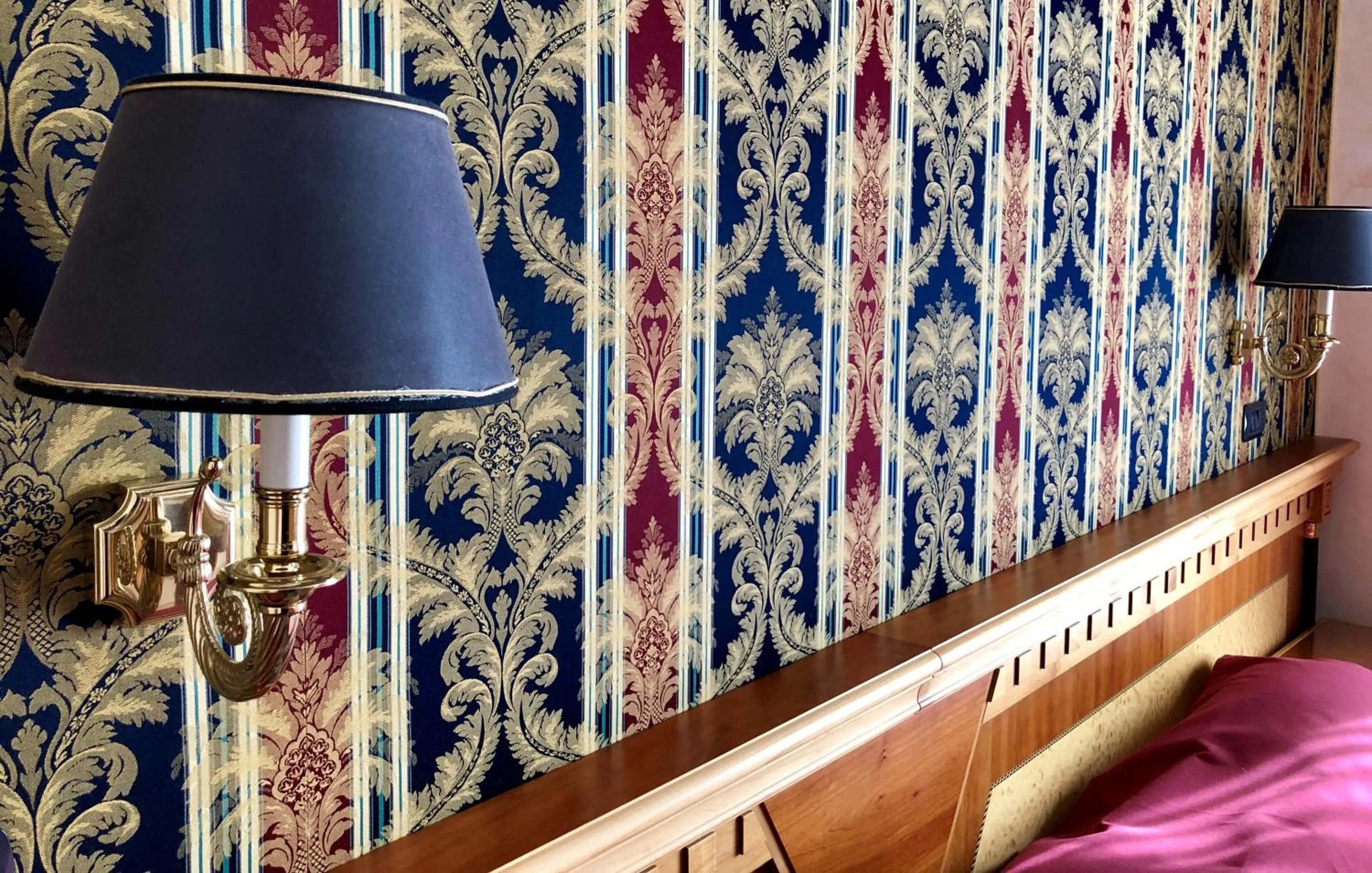 Decorative detail, Bed in San Giovanni Rotondo Palace - Alihotels