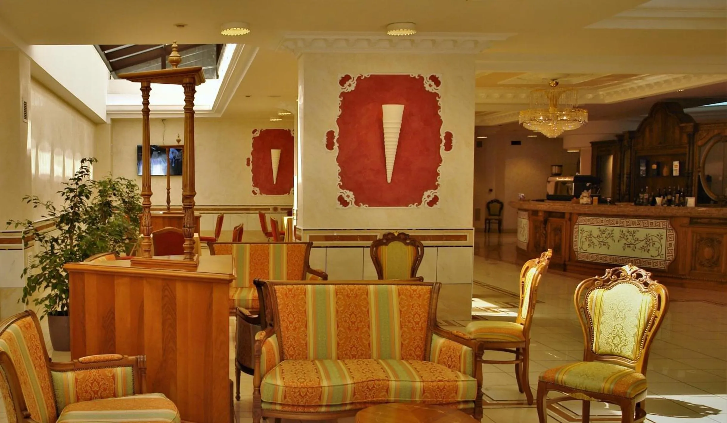 Lounge or bar in San Giovanni Rotondo Palace - Alihotels