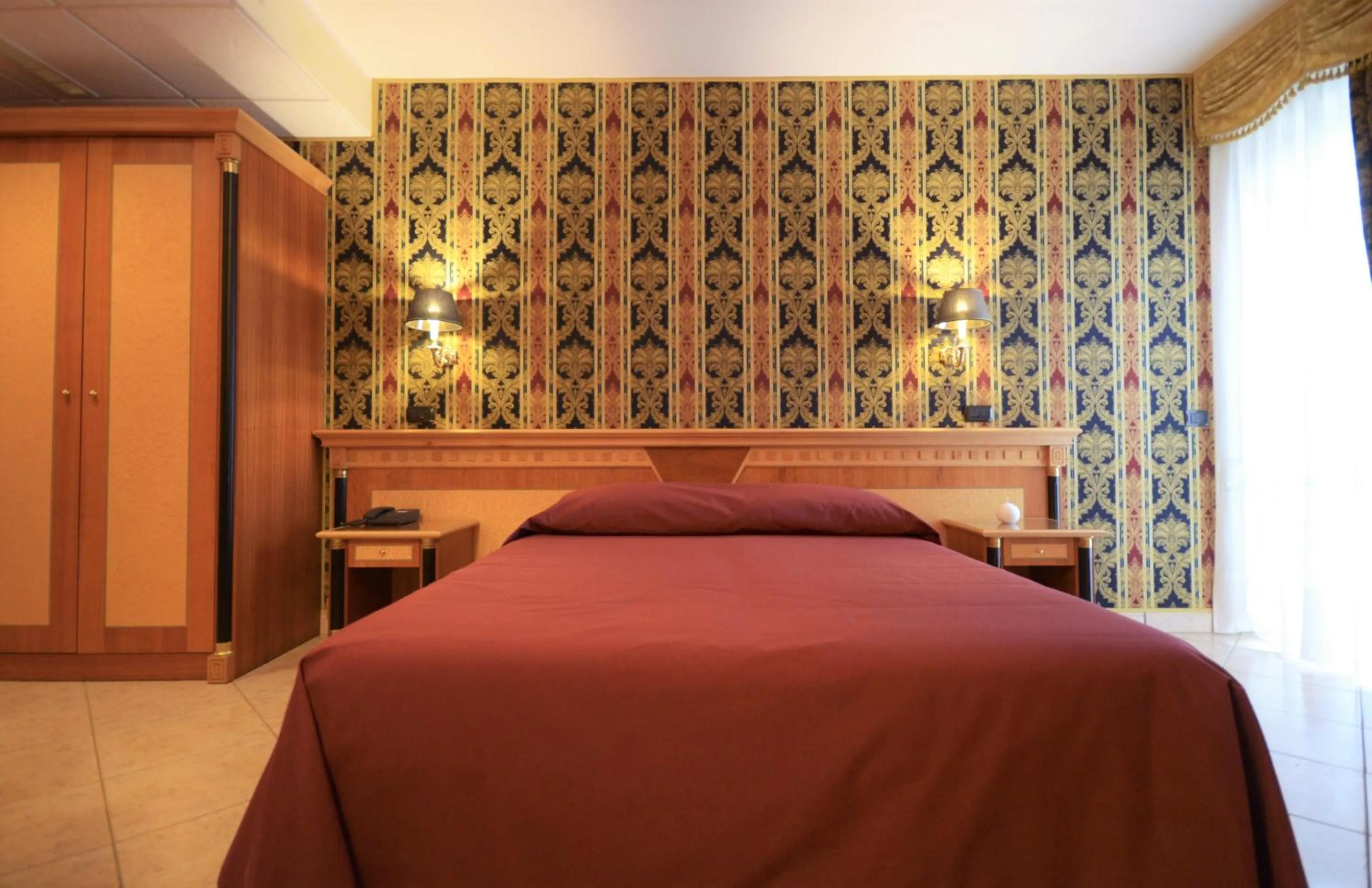 Bed in San Giovanni Rotondo Palace - Alihotels