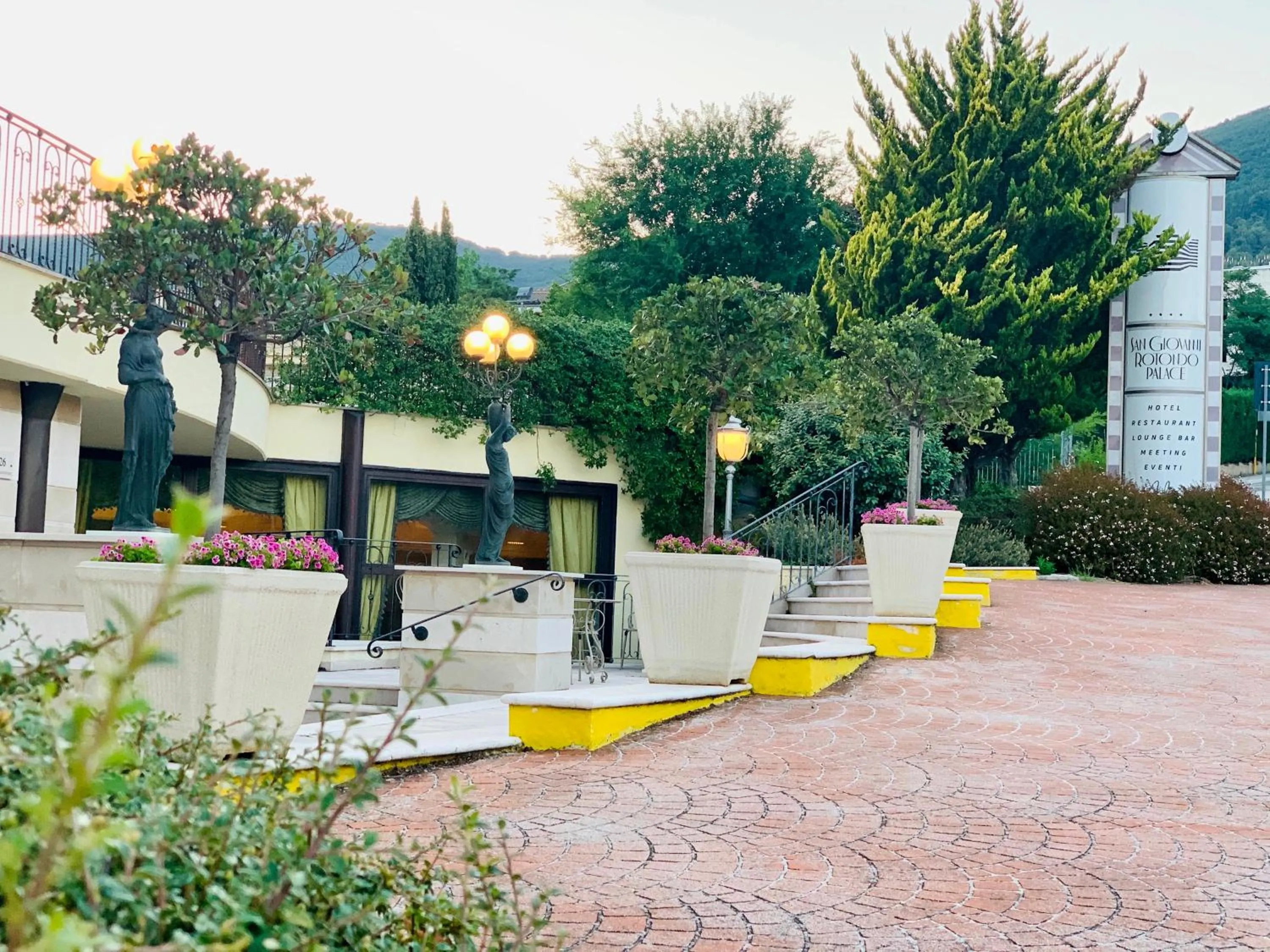 Garden in San Giovanni Rotondo Palace - Alihotels