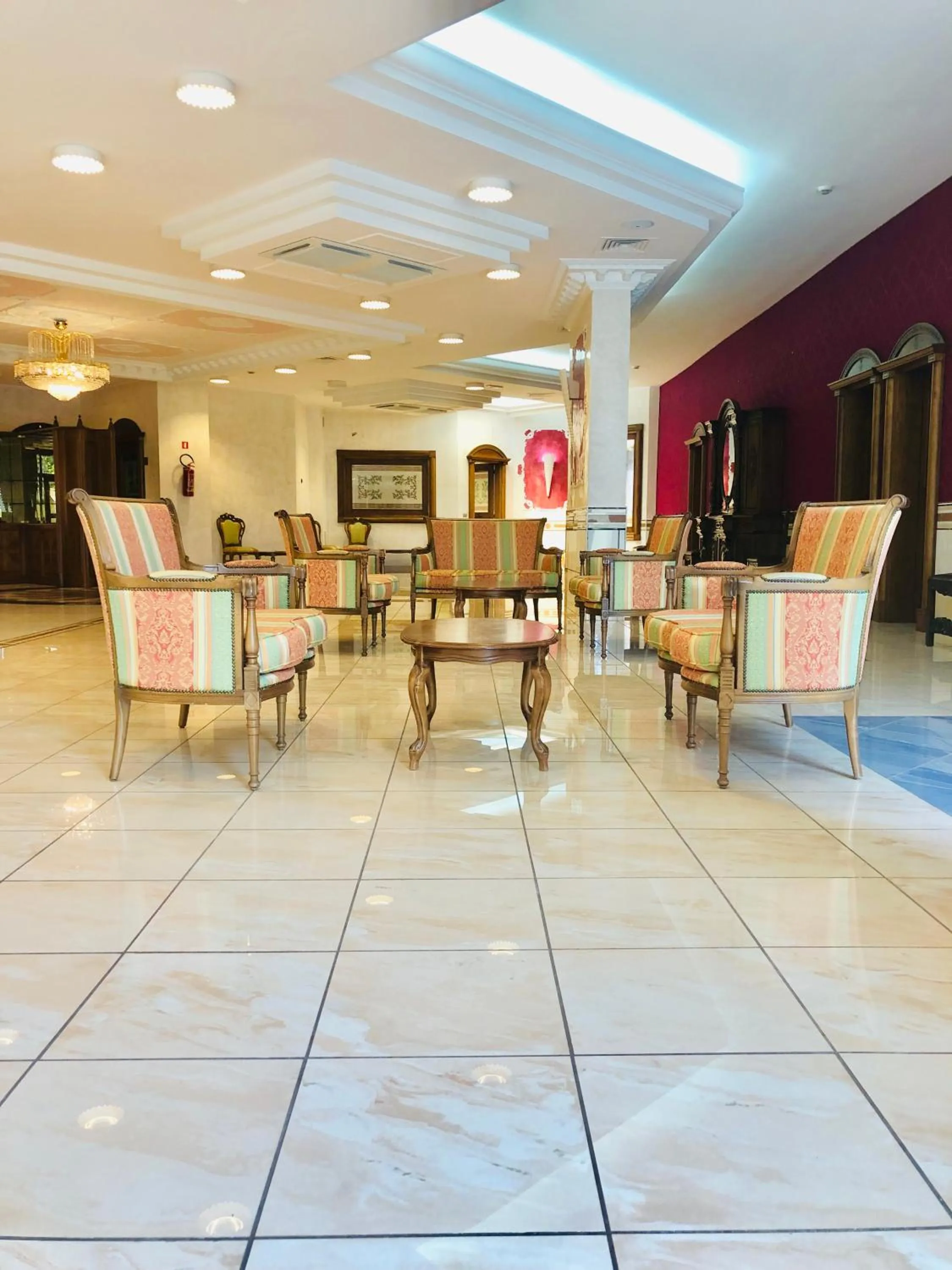 Lobby or reception in San Giovanni Rotondo Palace - Alihotels