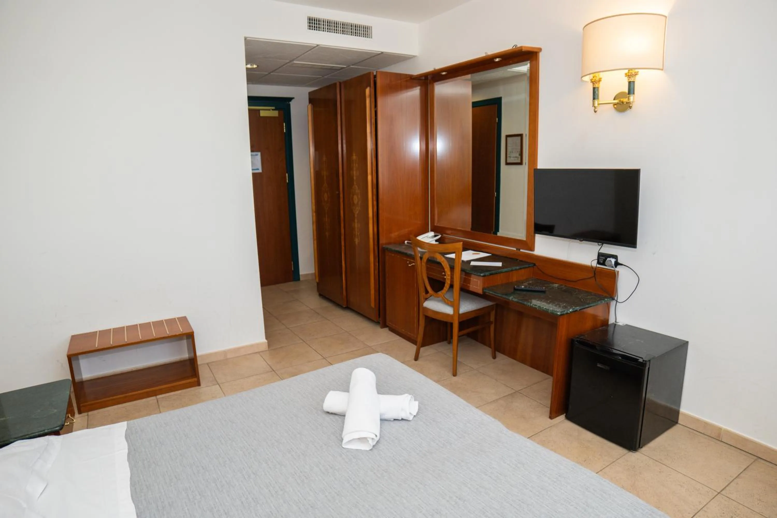 Photo of the whole room, Bed in San Giovanni Rotondo Palace - Alihotels