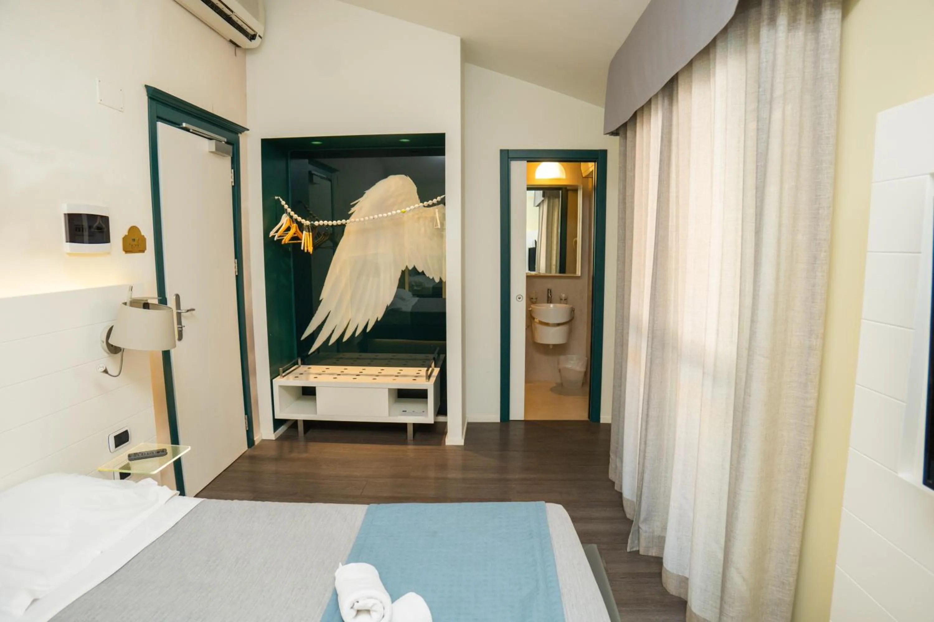 Bedroom, Bed in San Giovanni Rotondo Palace - Alihotels