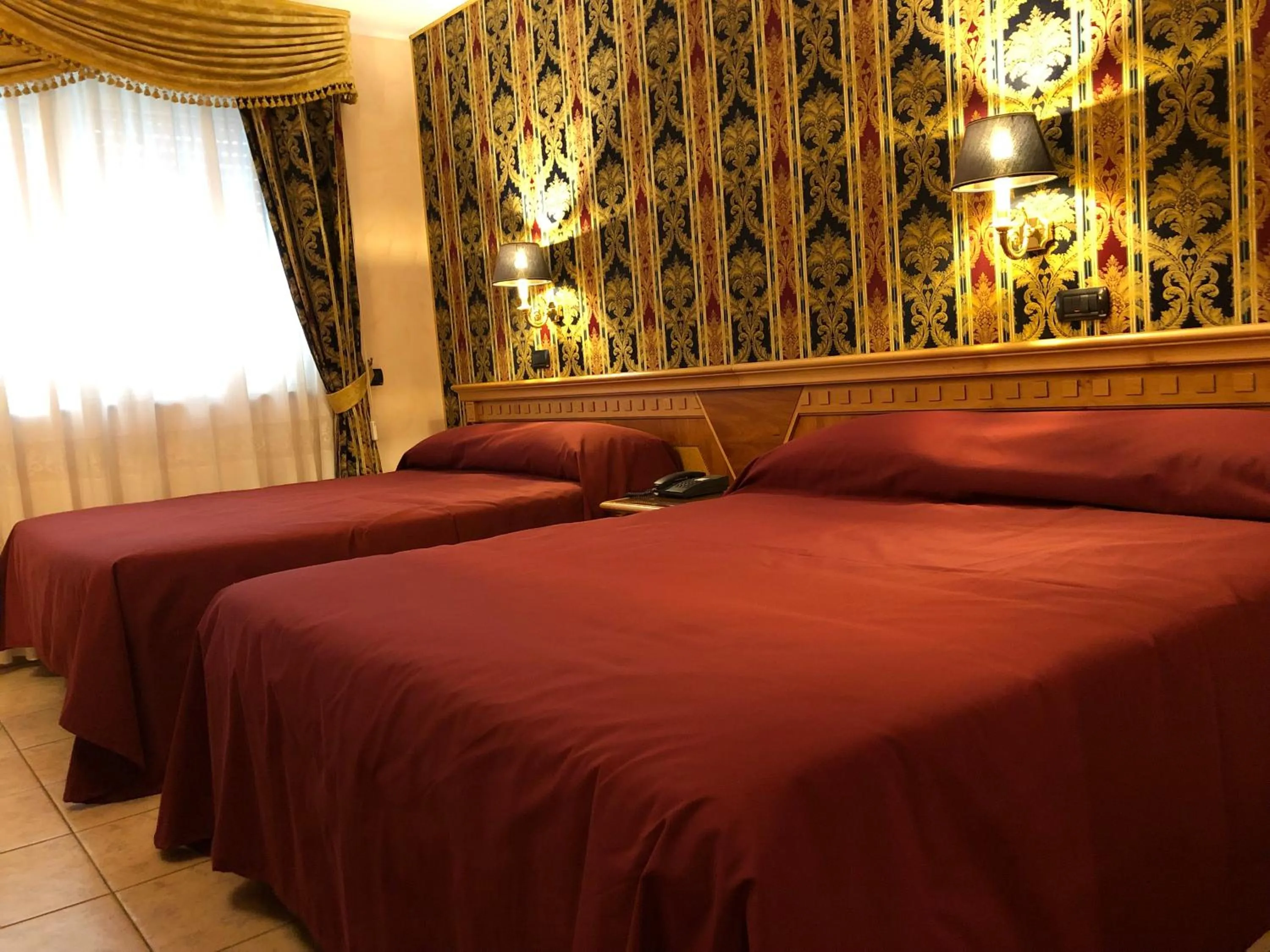 Bed in San Giovanni Rotondo Palace - Alihotels