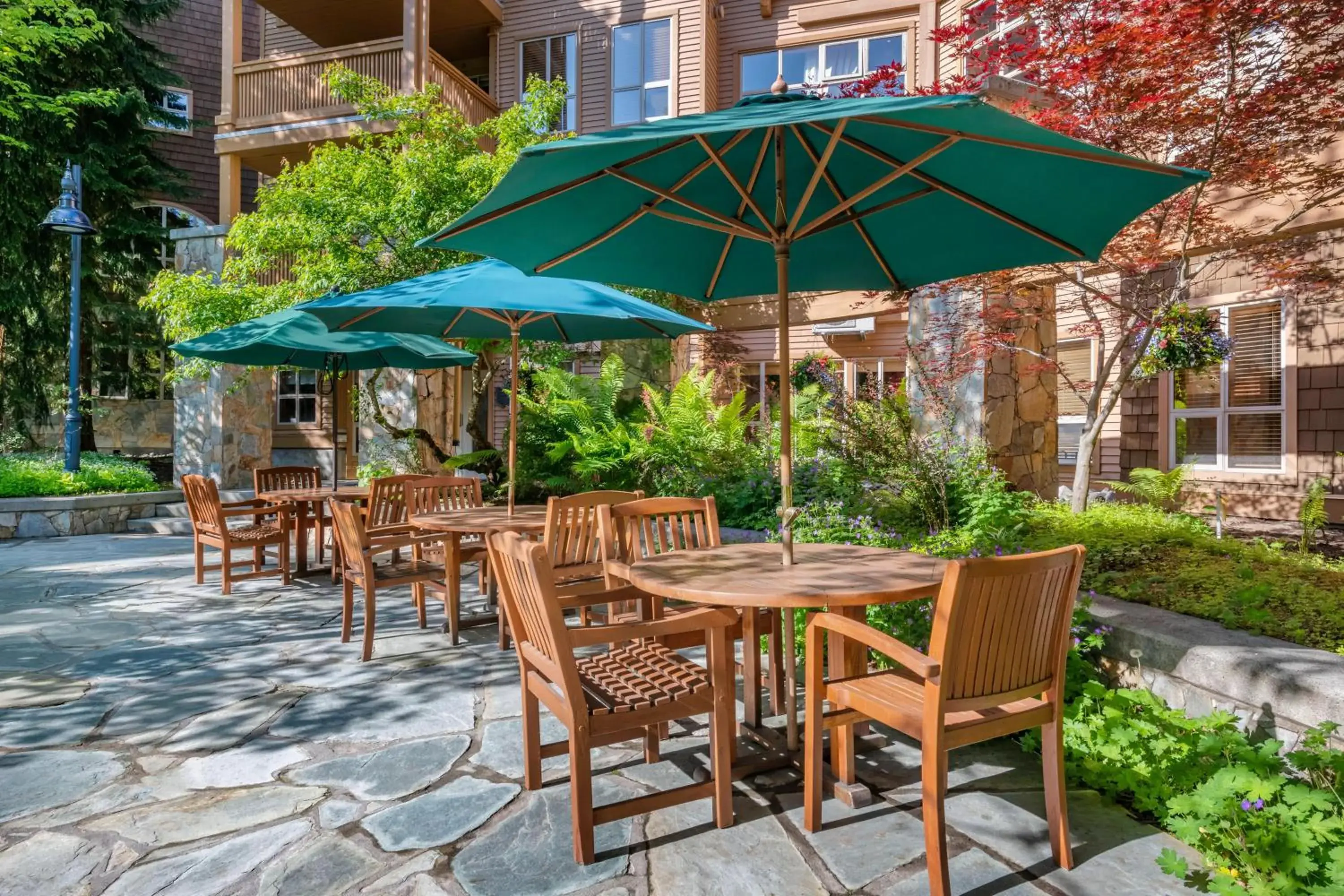 Patio, Restaurant/Places to Eat in Hilton Grand Vacations Club Whistler