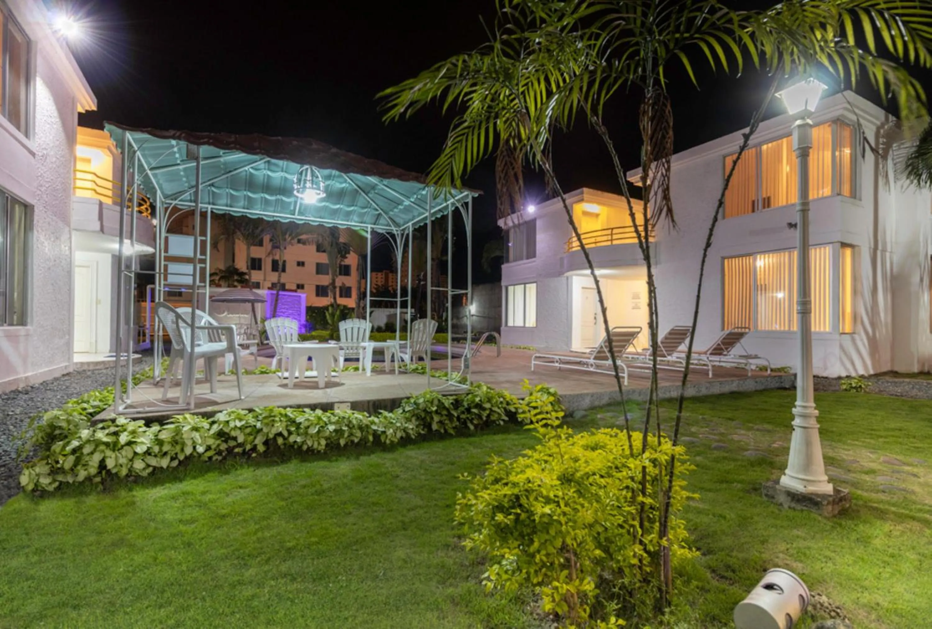 Pool view in Oceanic Lodge