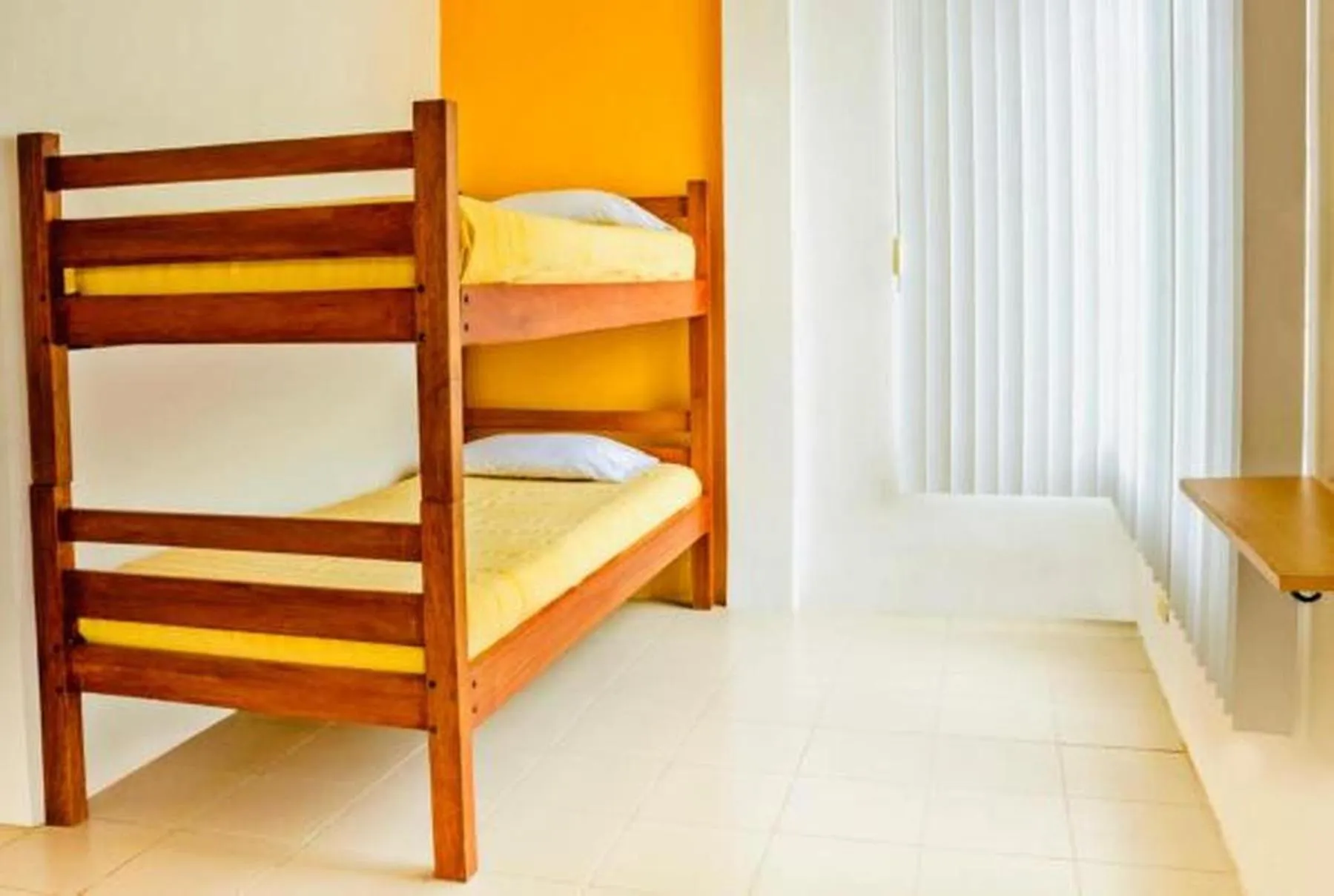 bunk bed, Bed in Oceanic Lodge