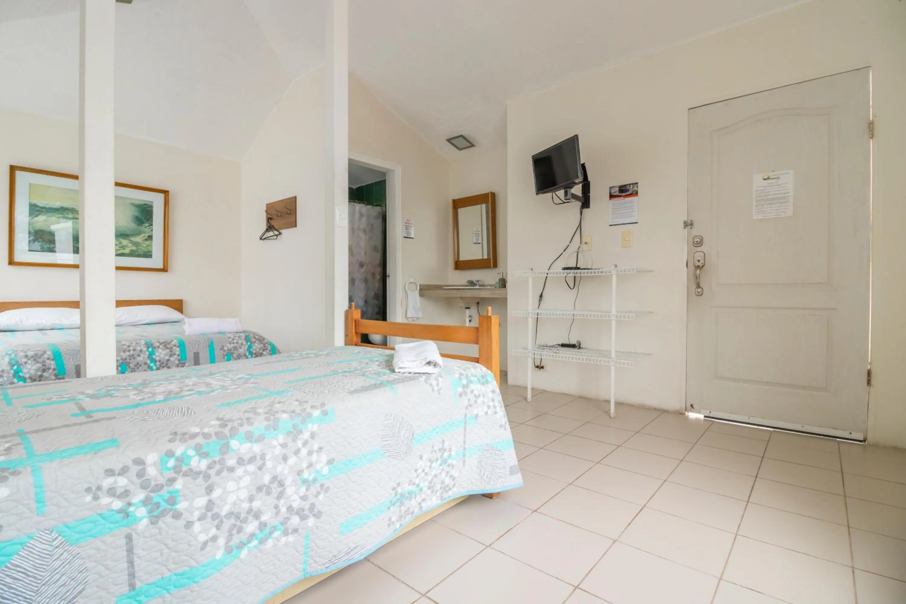 Bedroom, Bed in Oceanic Lodge