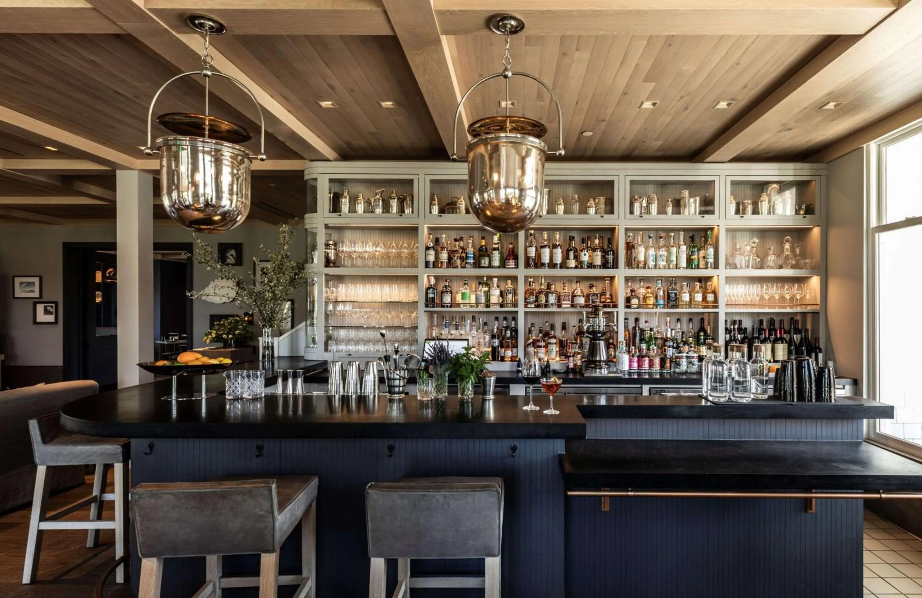 Lounge or bar in Alila Napa Valley, a Hyatt Resort