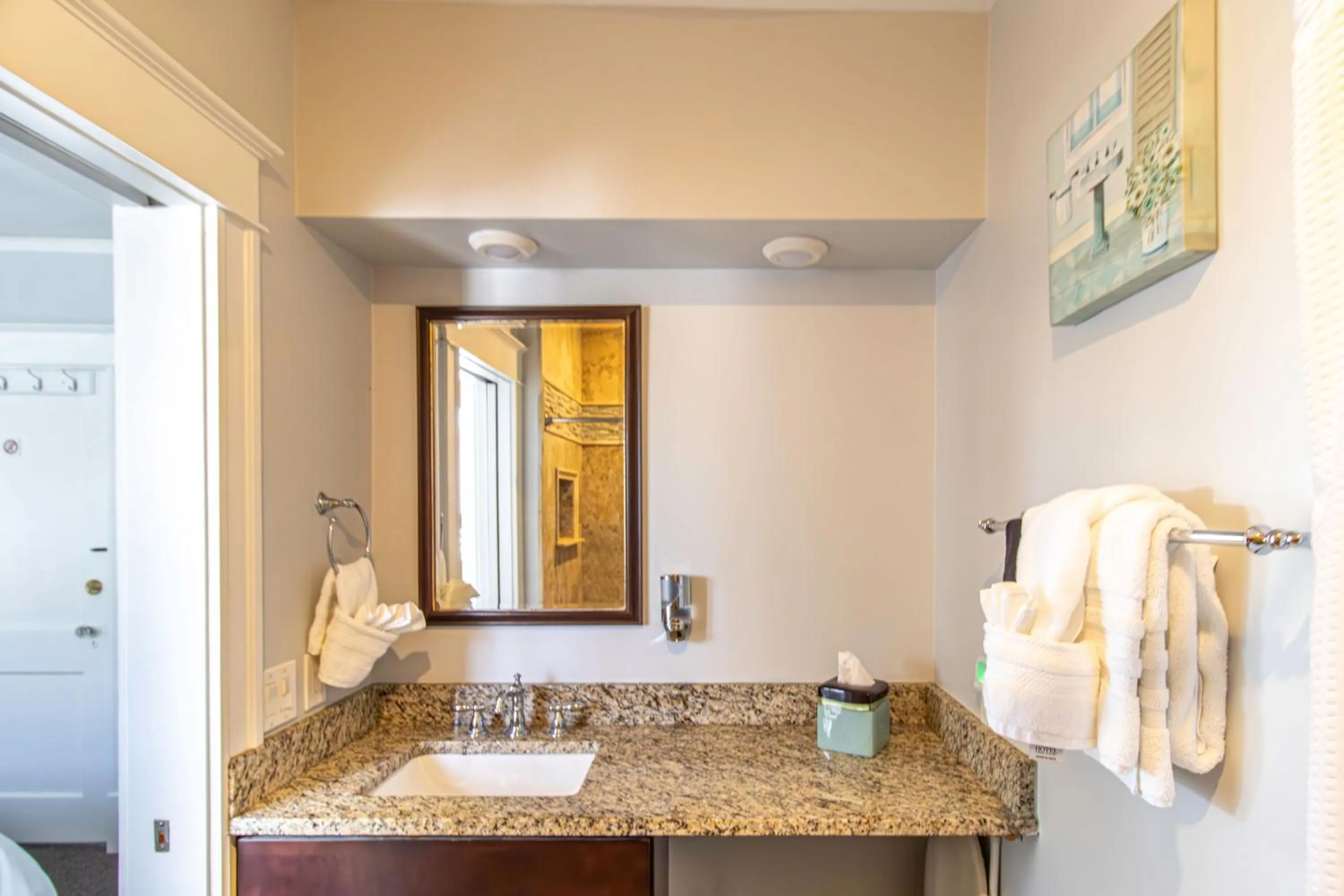 Inn on Charlotte Boutique Hotel