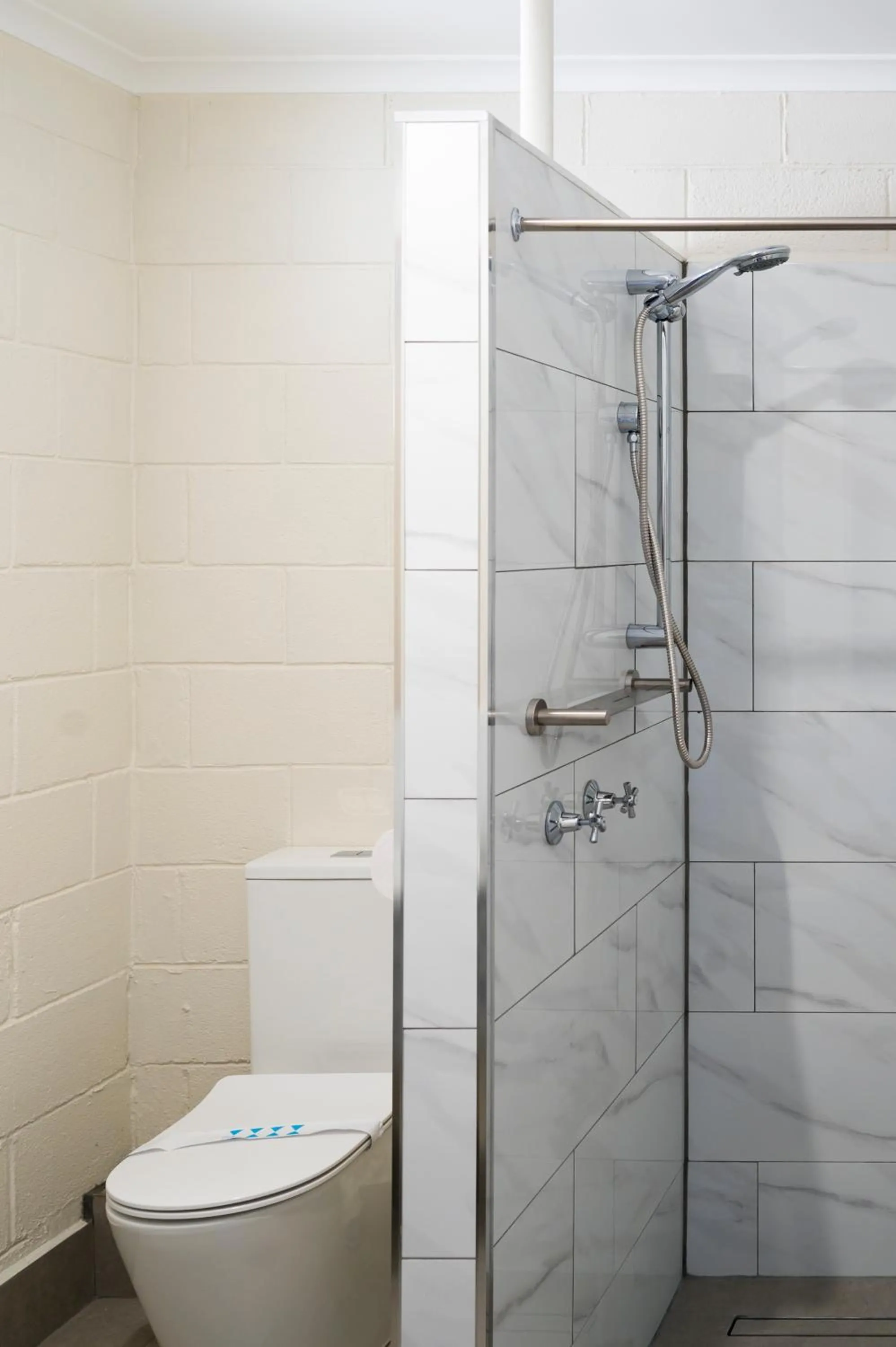 Bathroom in Inglewood Motel and Caravan Park Victoria