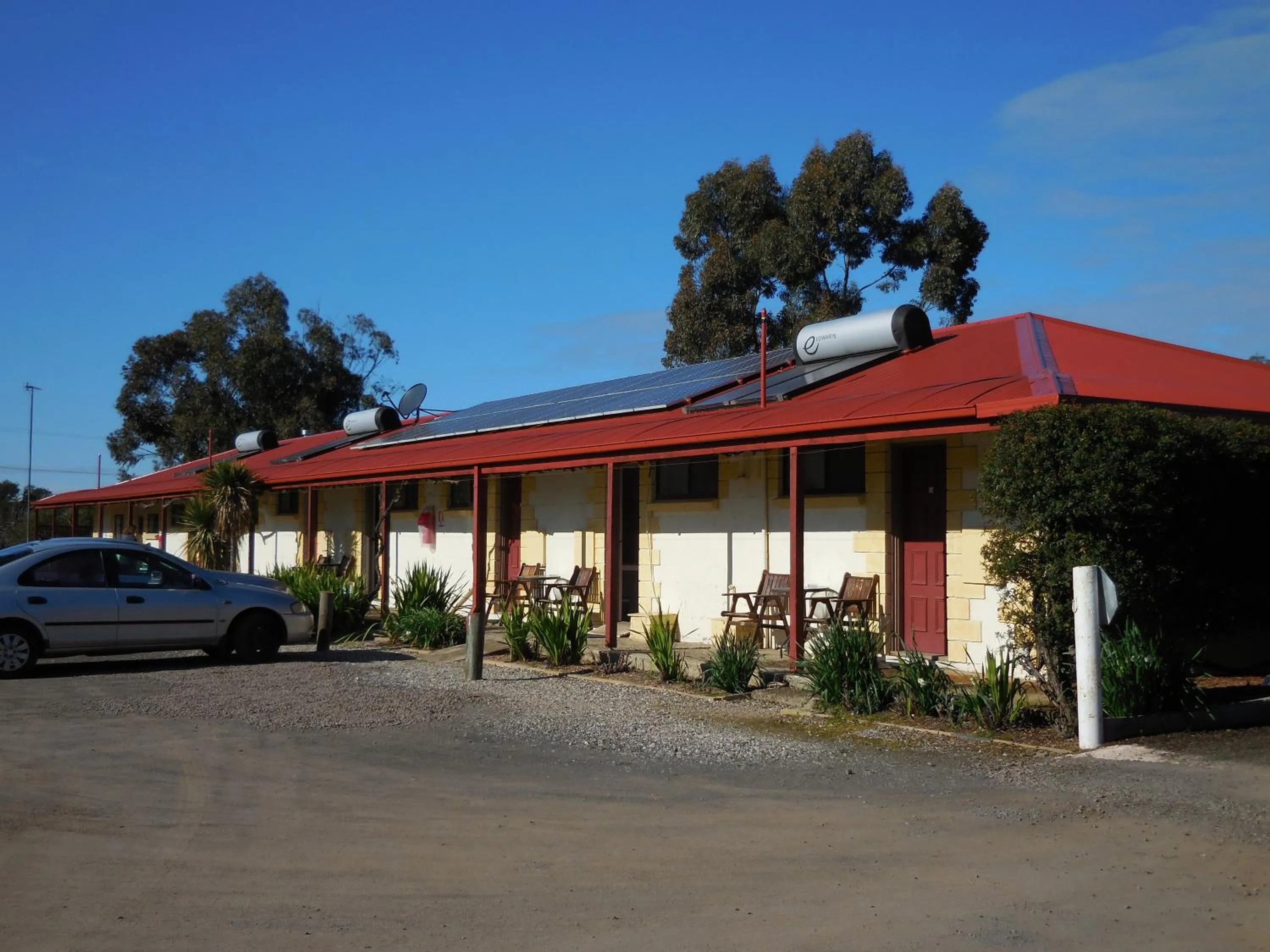 Facade/entrance in Inglewood Motel and Caravan Park Victoria