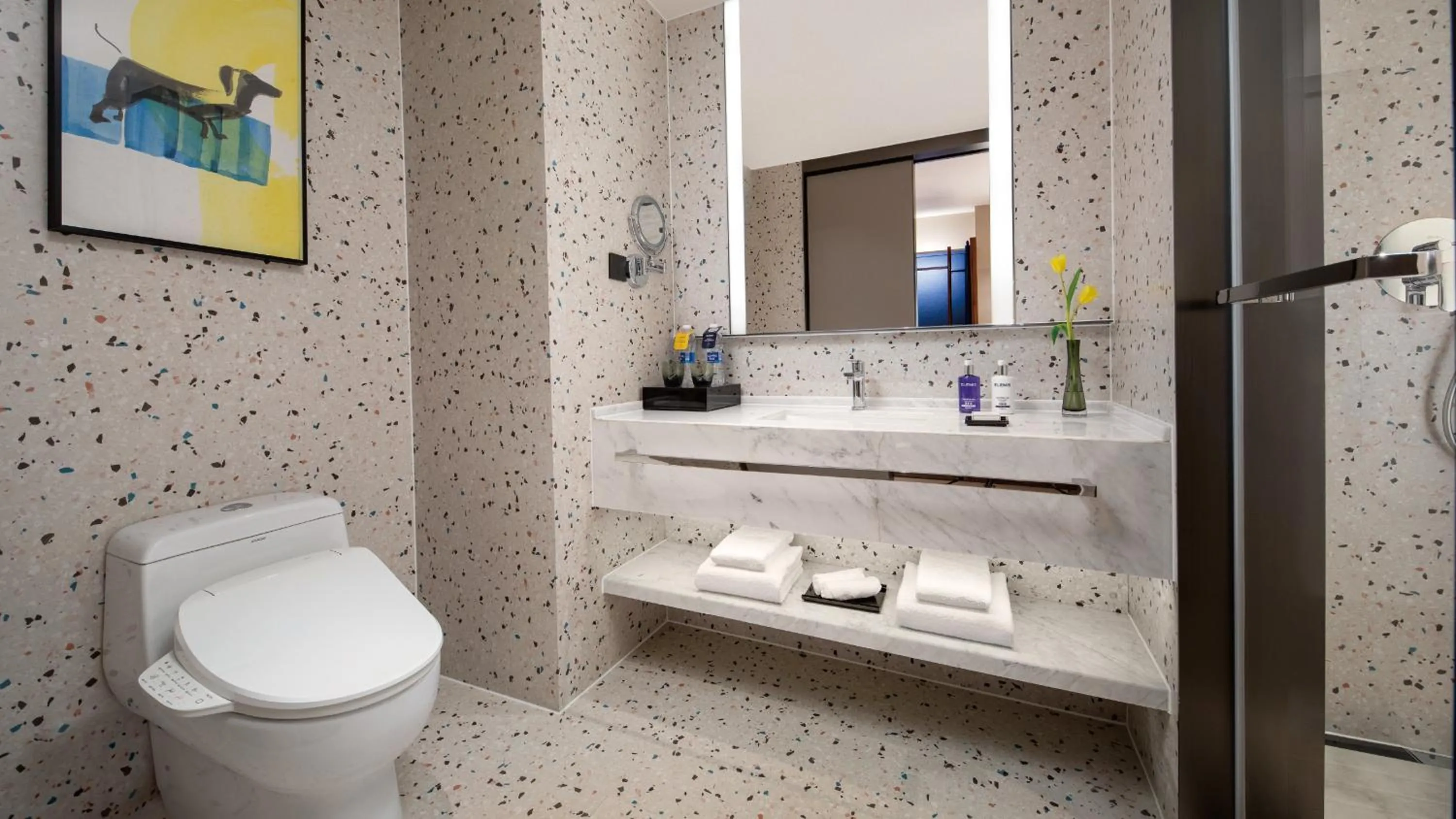 Toilet in voco Shanghai Zhangjiang by IHG - Free shuttle to Disneyland