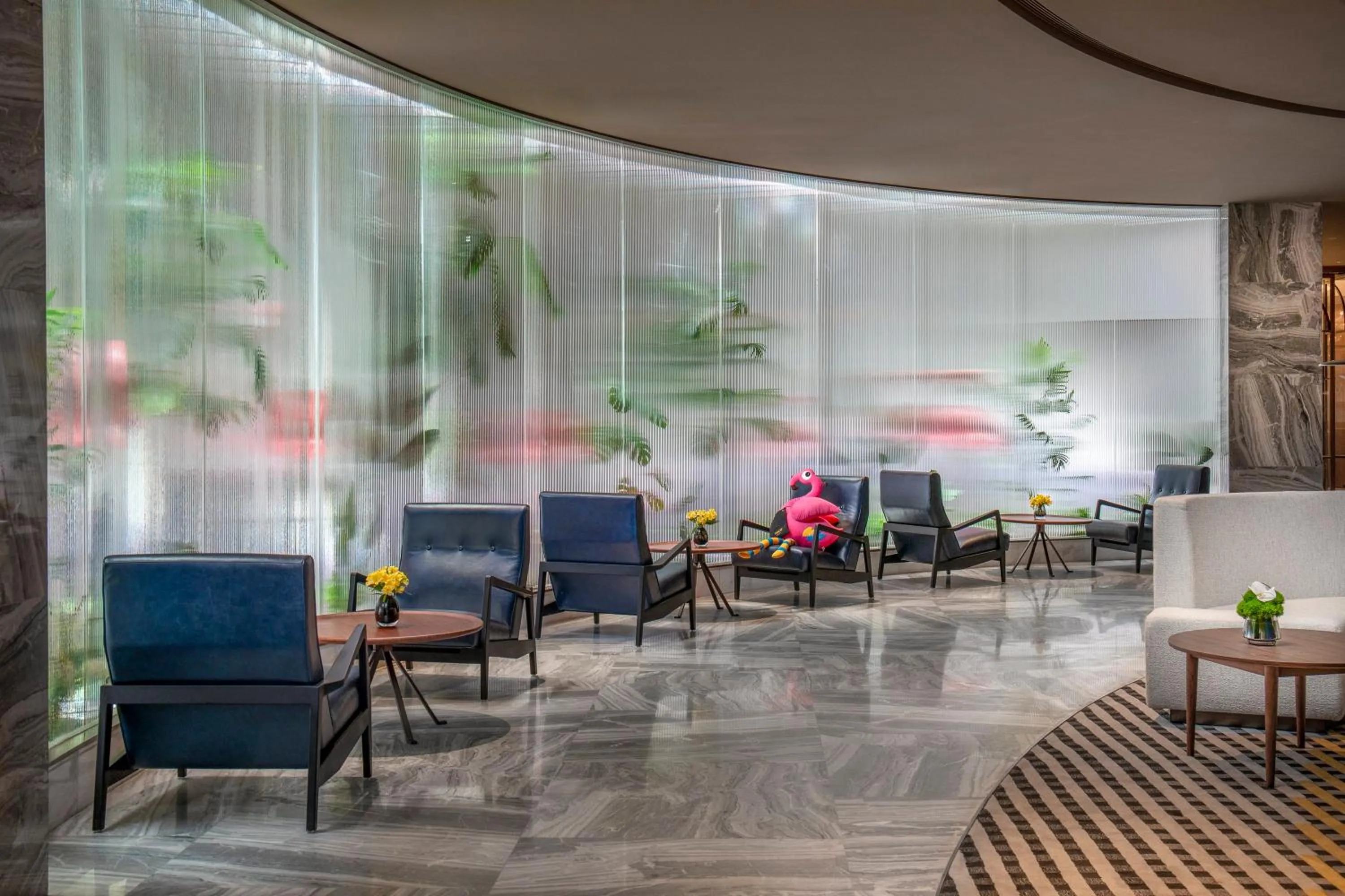 Lounge or bar in voco Shanghai Zhangjiang by IHG - Free shuttle to Disneyland
