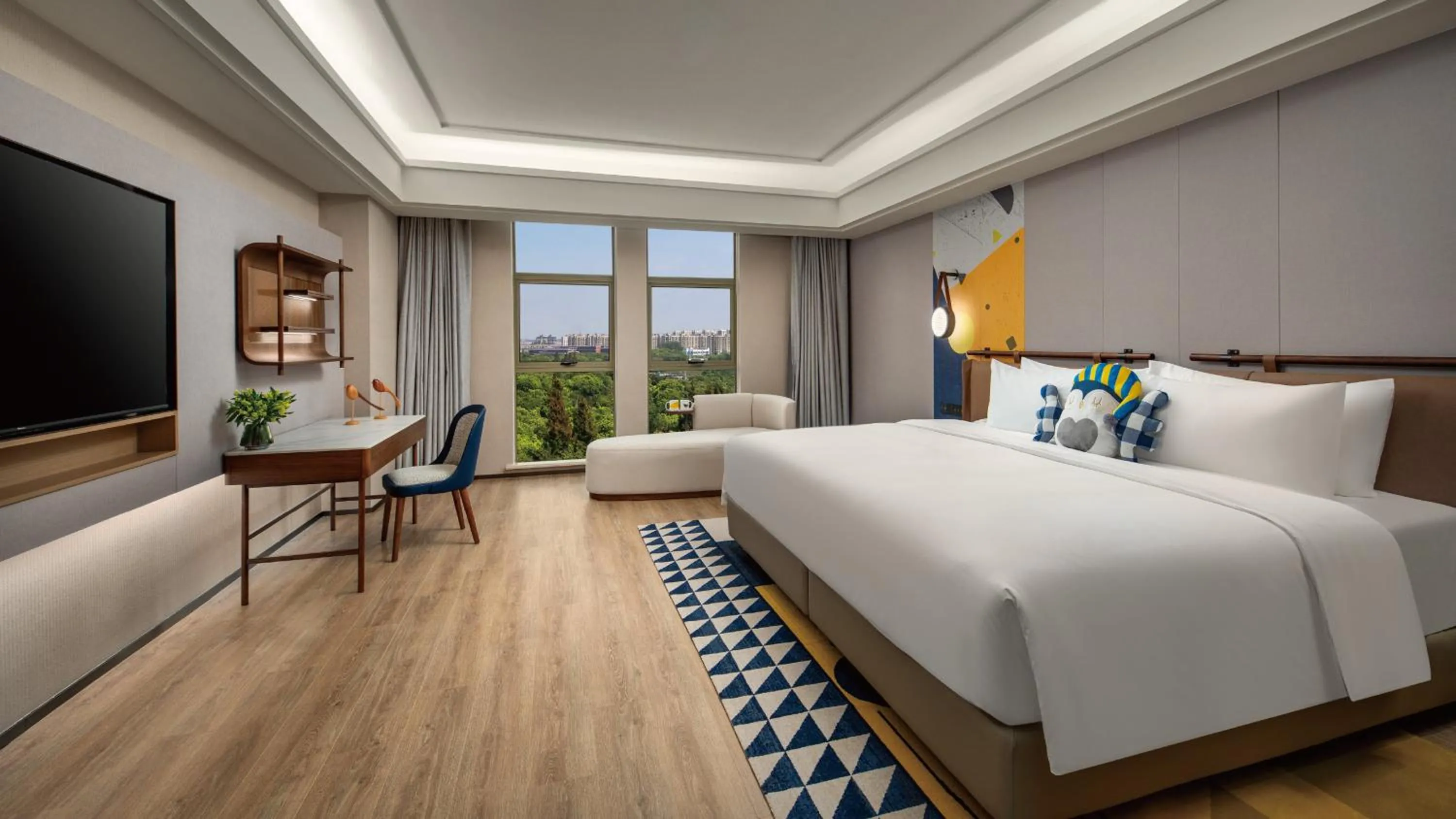 Photo of the whole room, Bed in voco Shanghai Zhangjiang by IHG - Free shuttle to Disneyland