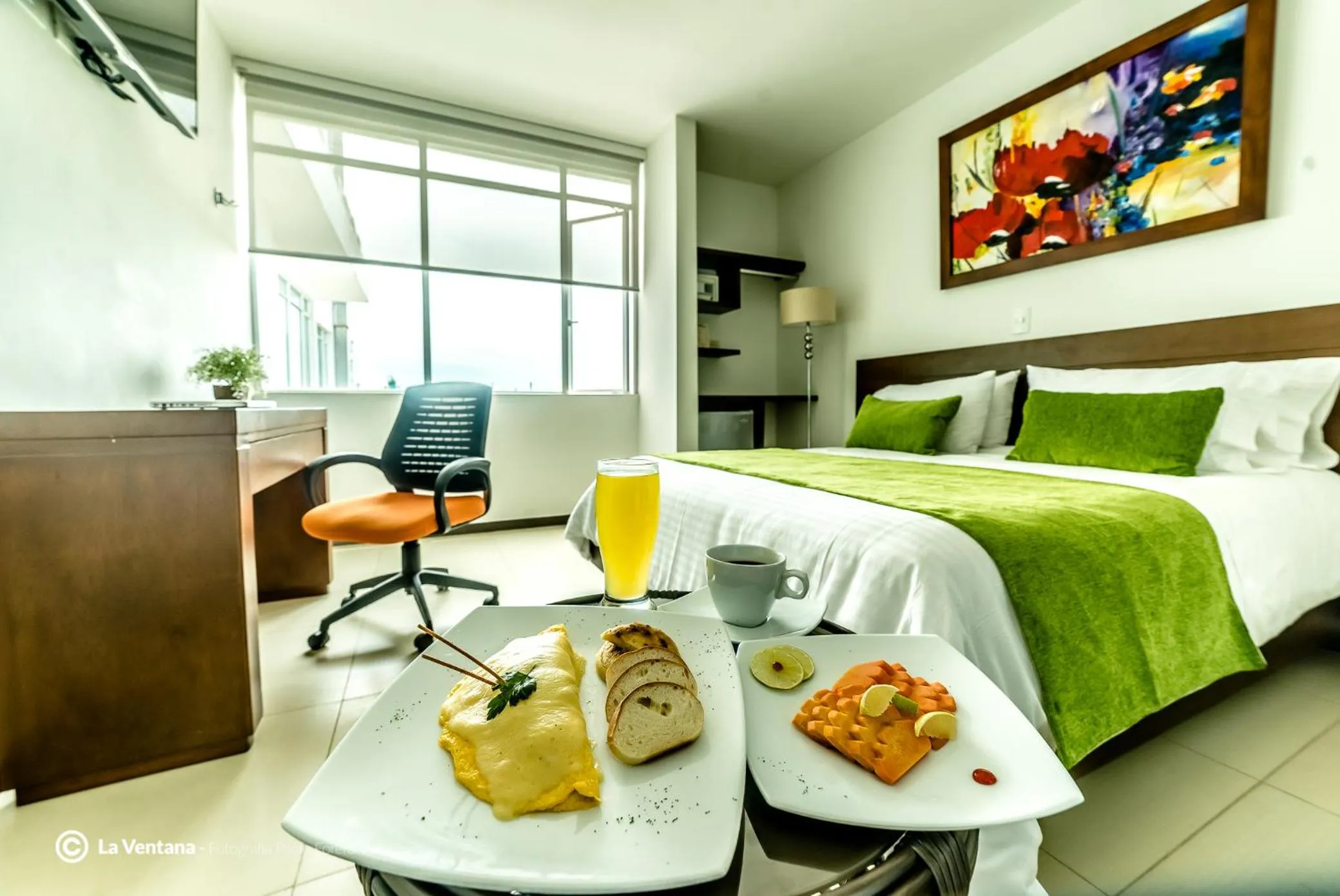 Breakfast, Bed in Hotel Titanium Plaza
