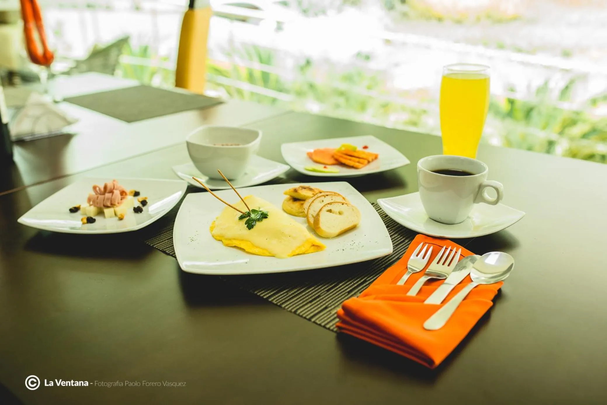 Restaurant/places to eat in Hotel Titanium Plaza