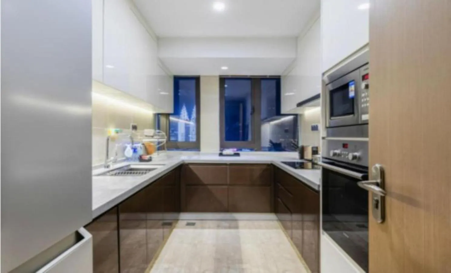 Kitchen or kitchenette in Somerset Yangtze River Chongqing