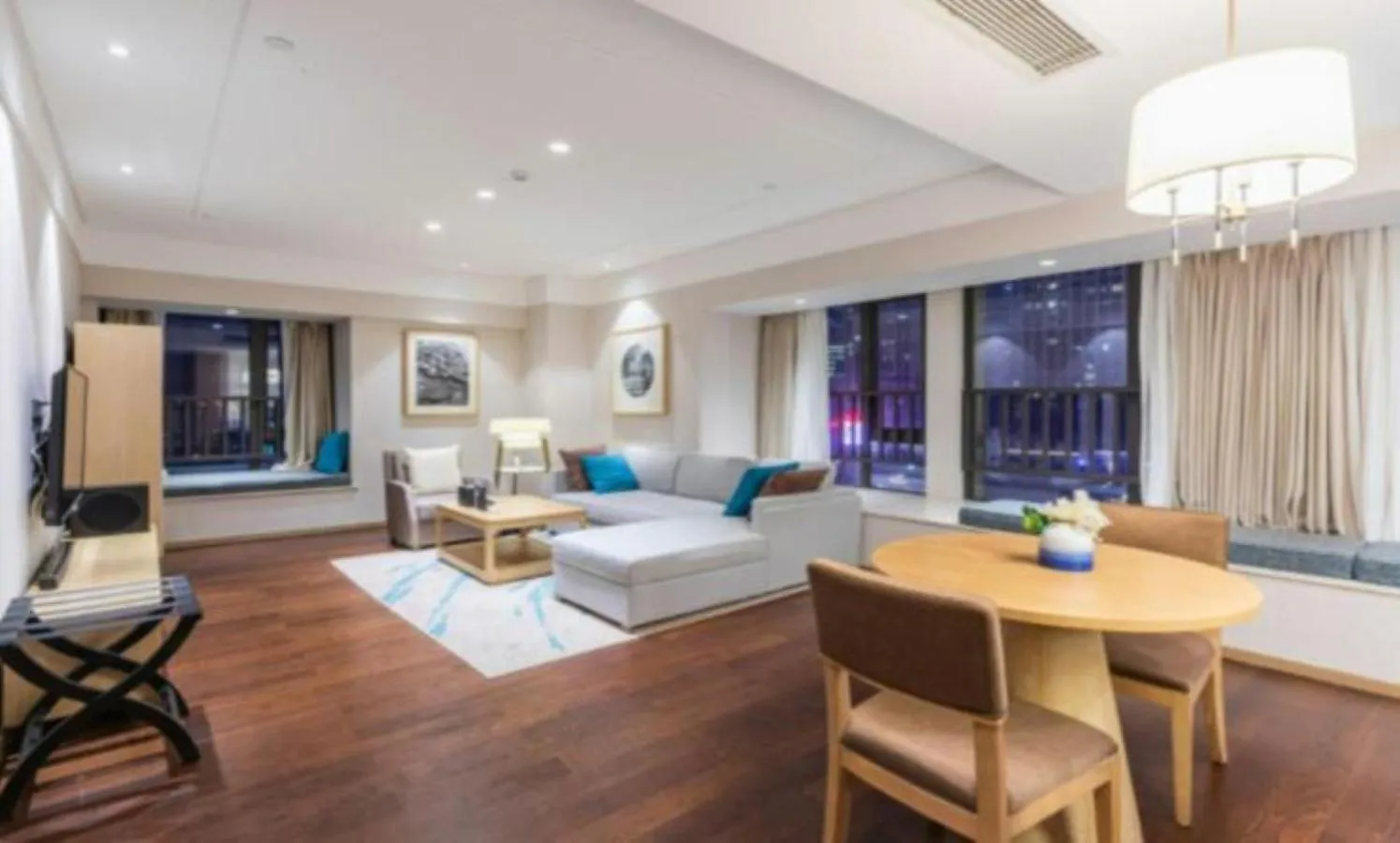 Living room, Bed in Somerset Yangtze River Chongqing