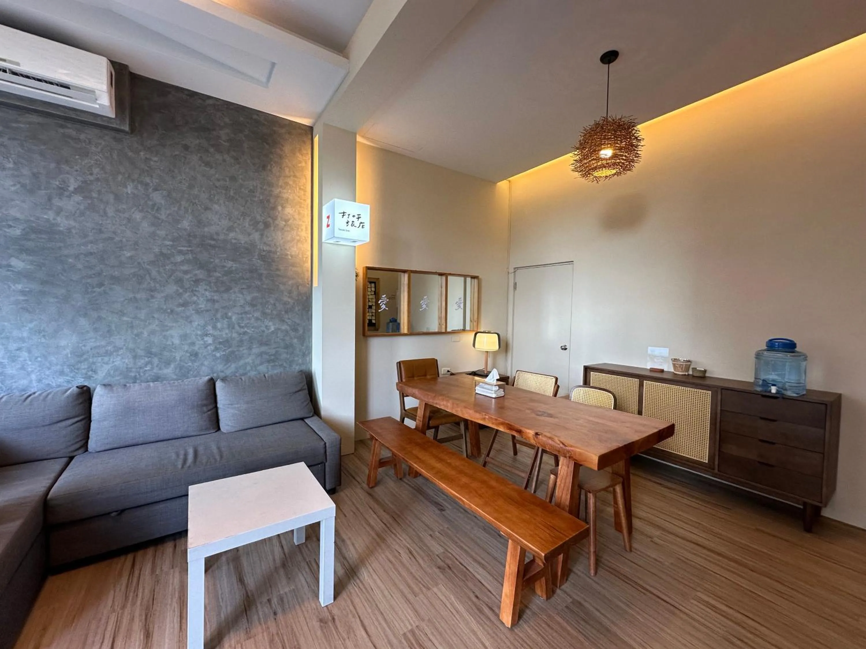 Living room in Snore Inn
