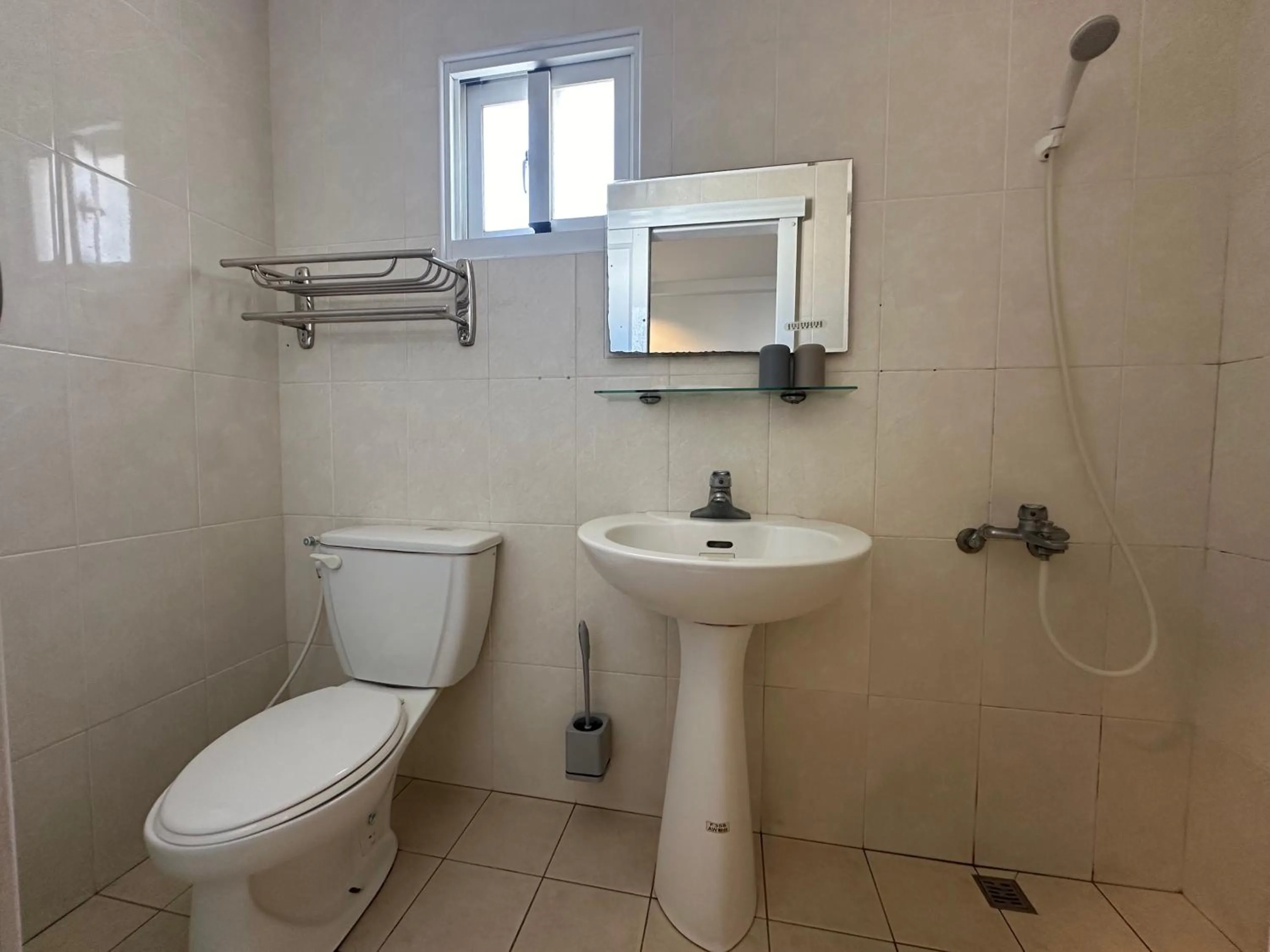 Shower in Snore Inn