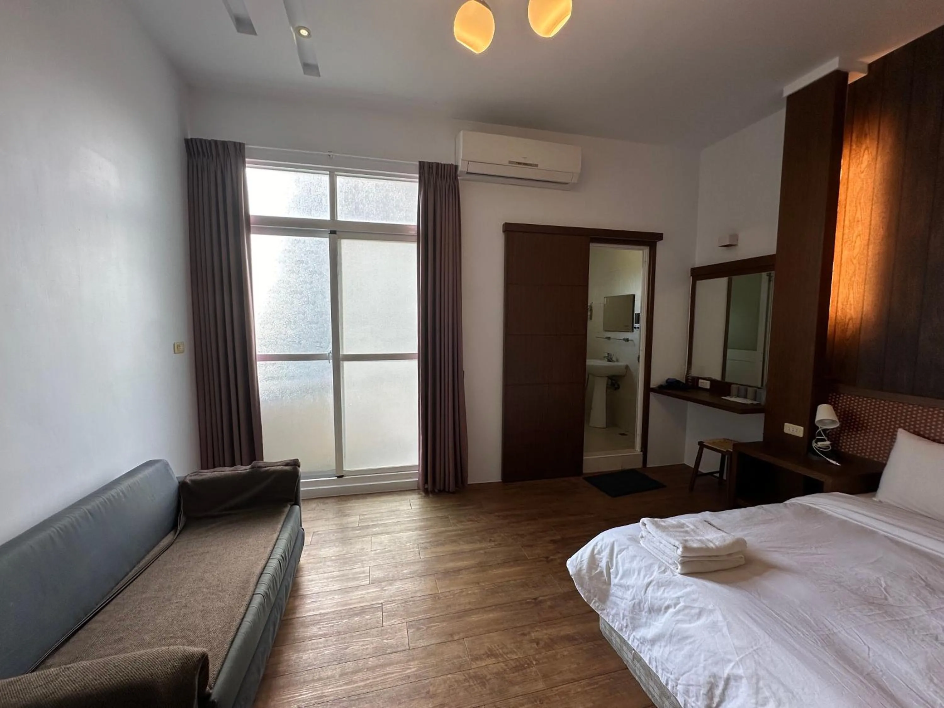 Bed in Snore Inn