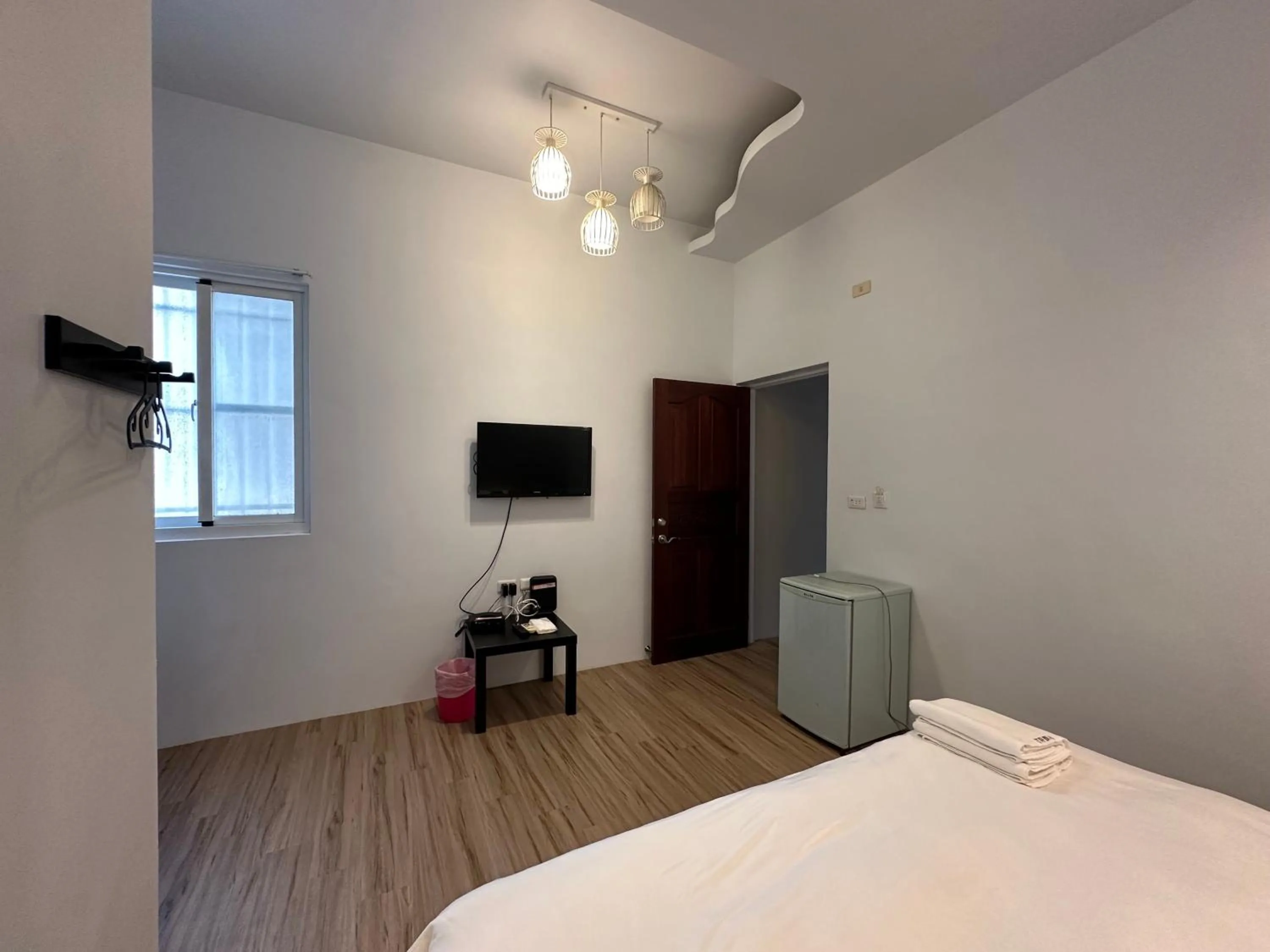 Bedroom, Bed in Snore Inn