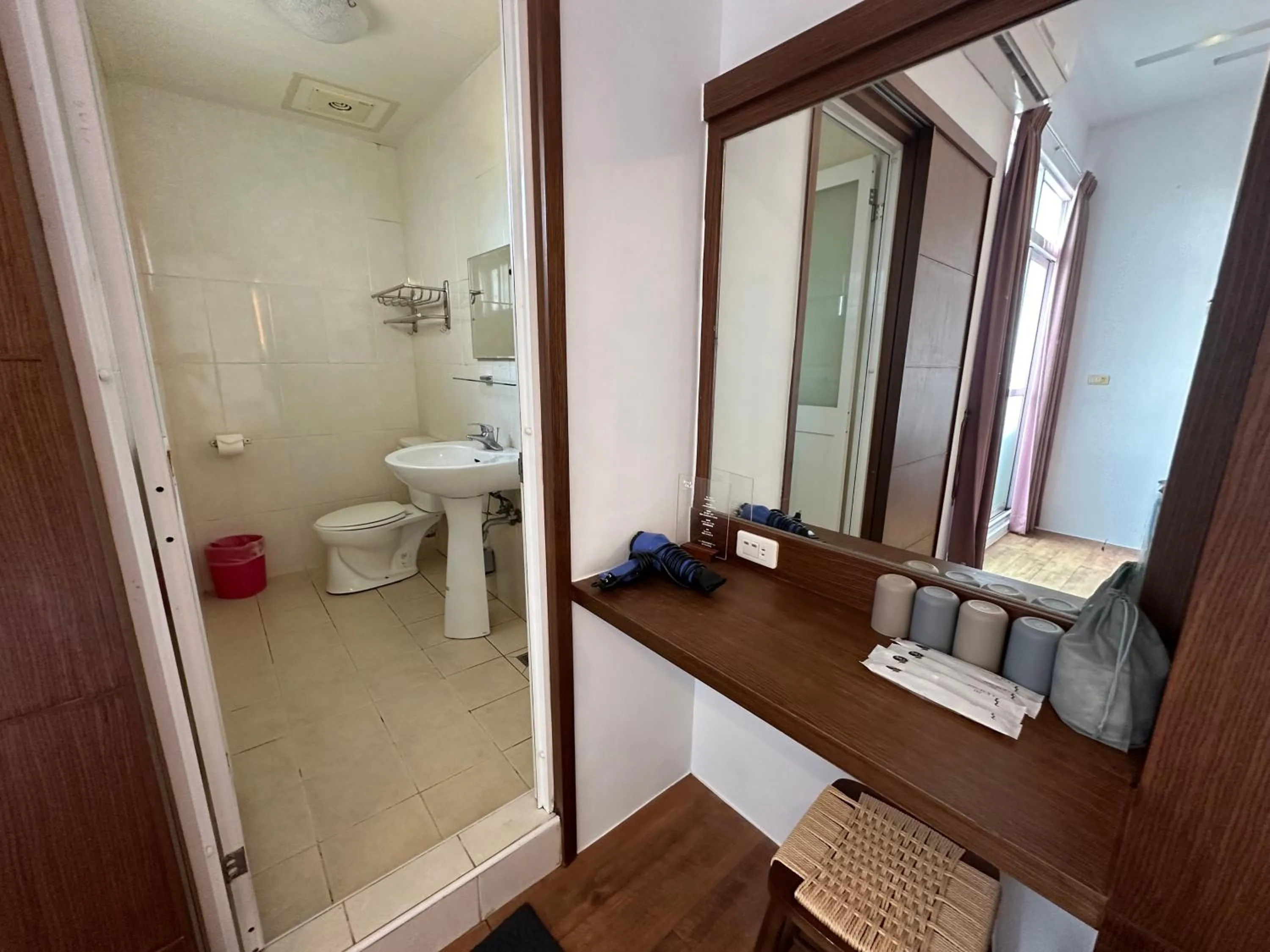 Shower in Snore Inn