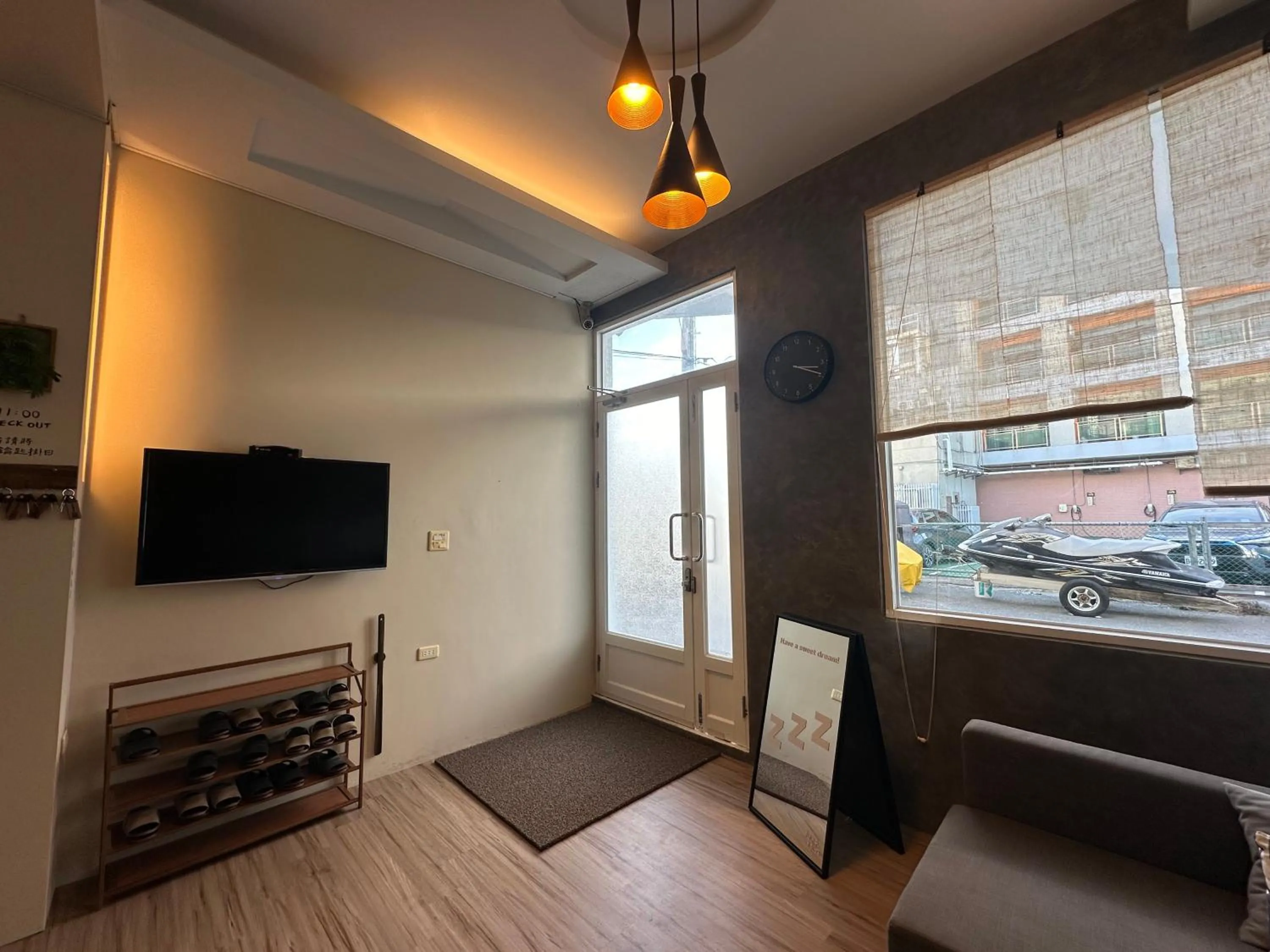 Communal lounge/ TV room in Snore Inn