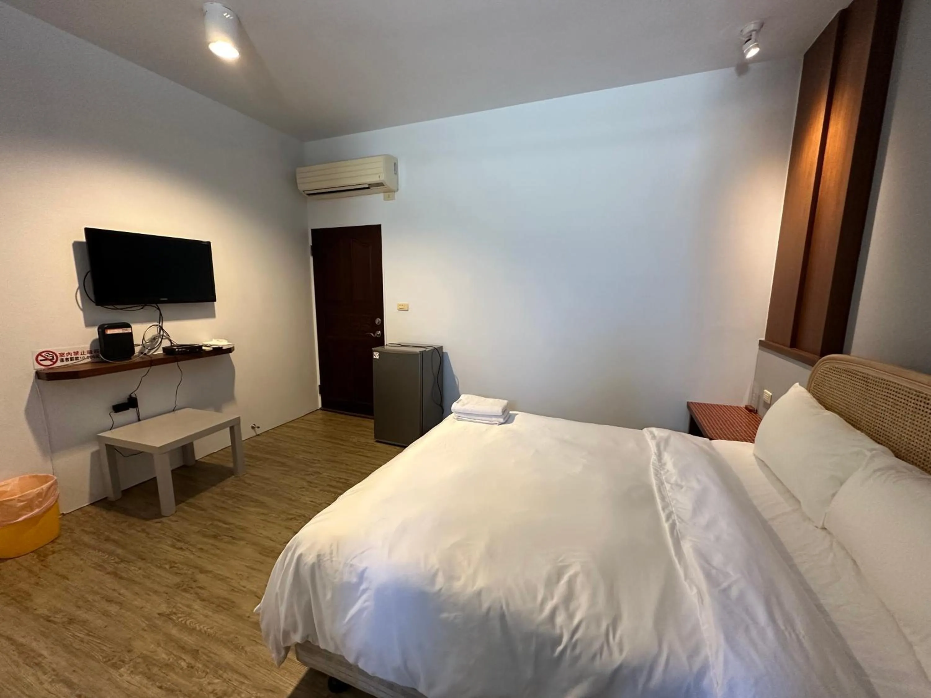 Bed in Snore Inn