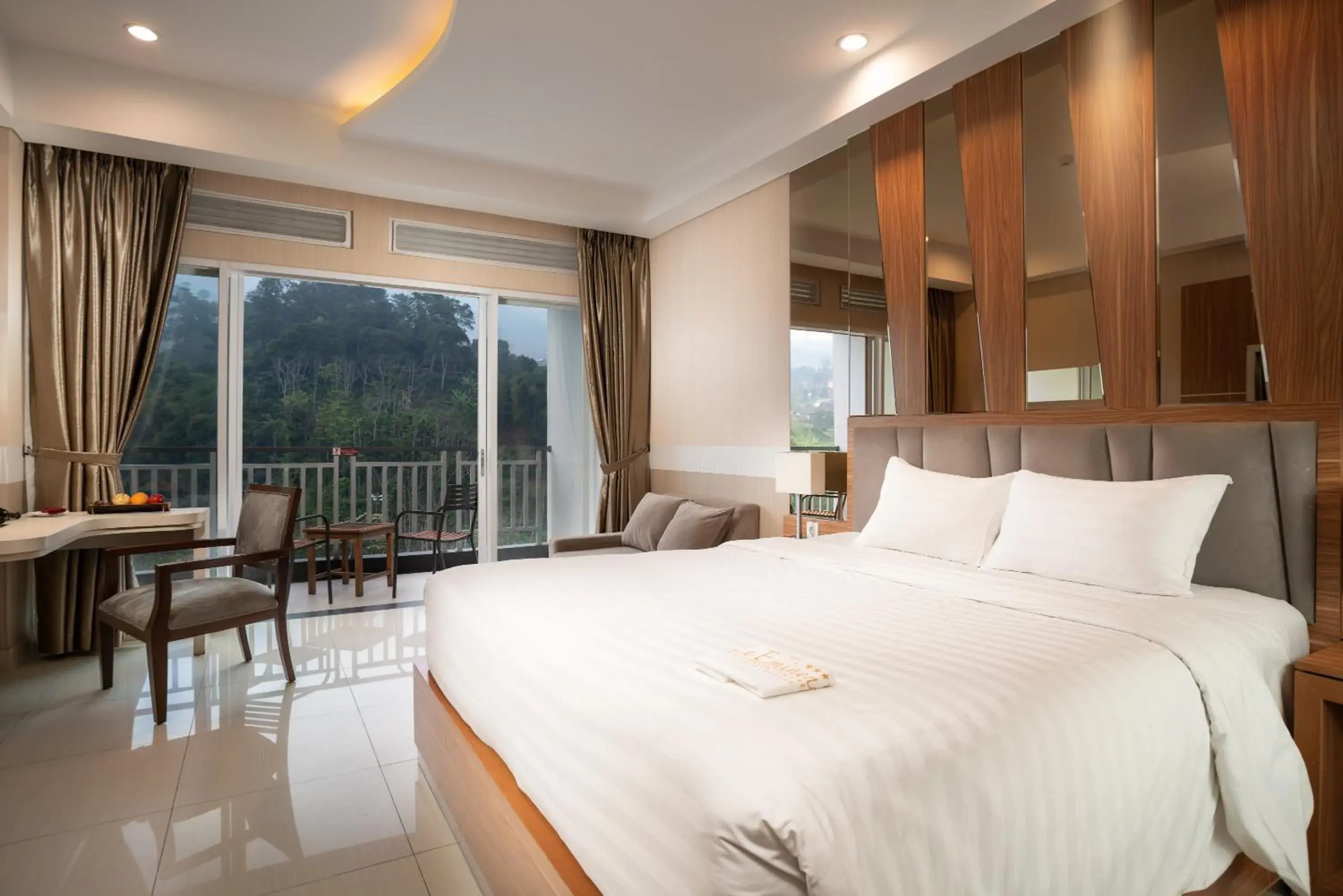 Junior Queen Suite with Balcony in Le Eminence Puncak Hotel Convention & Resort Junior Queen Suite with Balcony in Le Eminence Puncak Hotel Convention & Resort