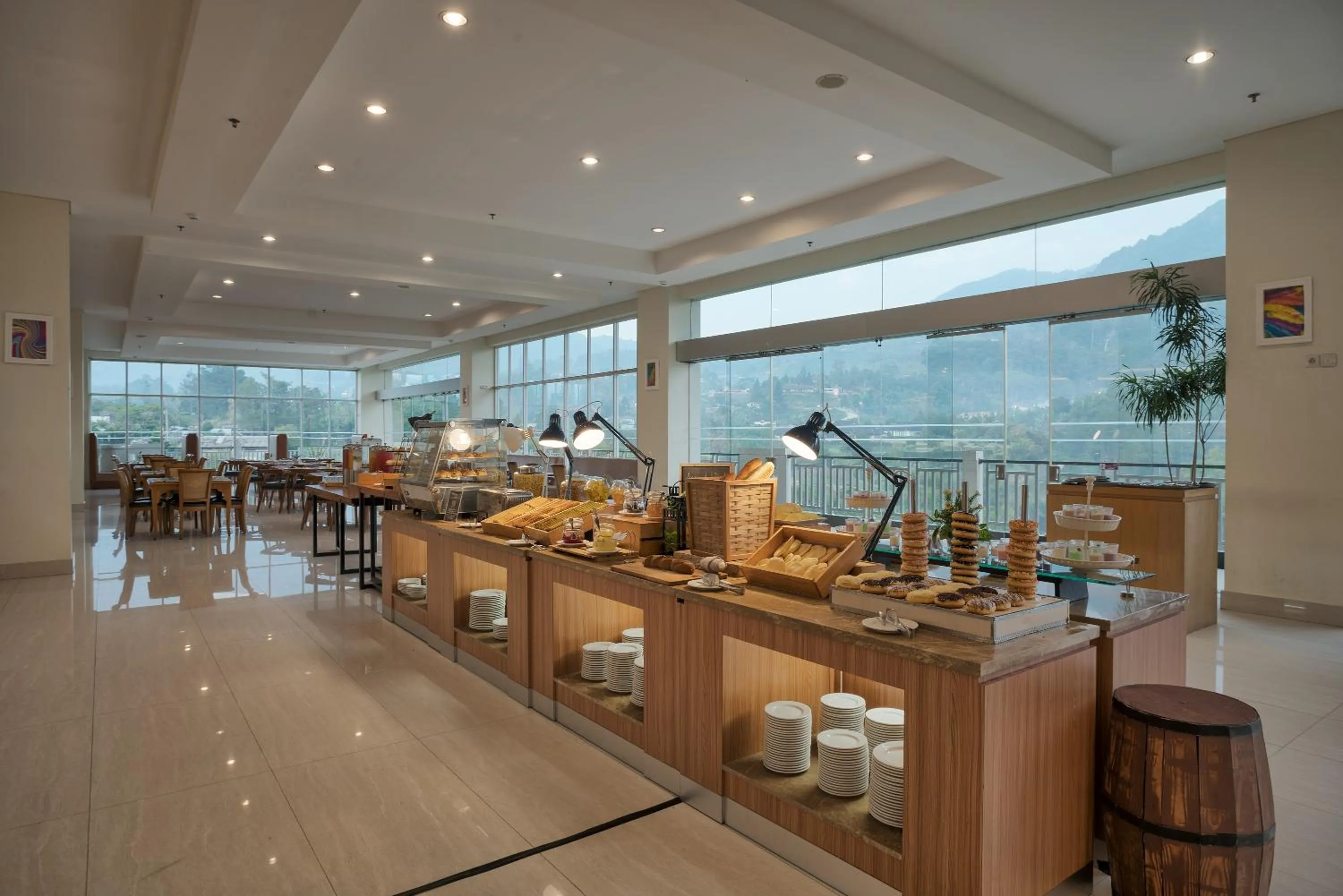 Restaurant/places to eat in Le Eminence Puncak Hotel Convention & Resort