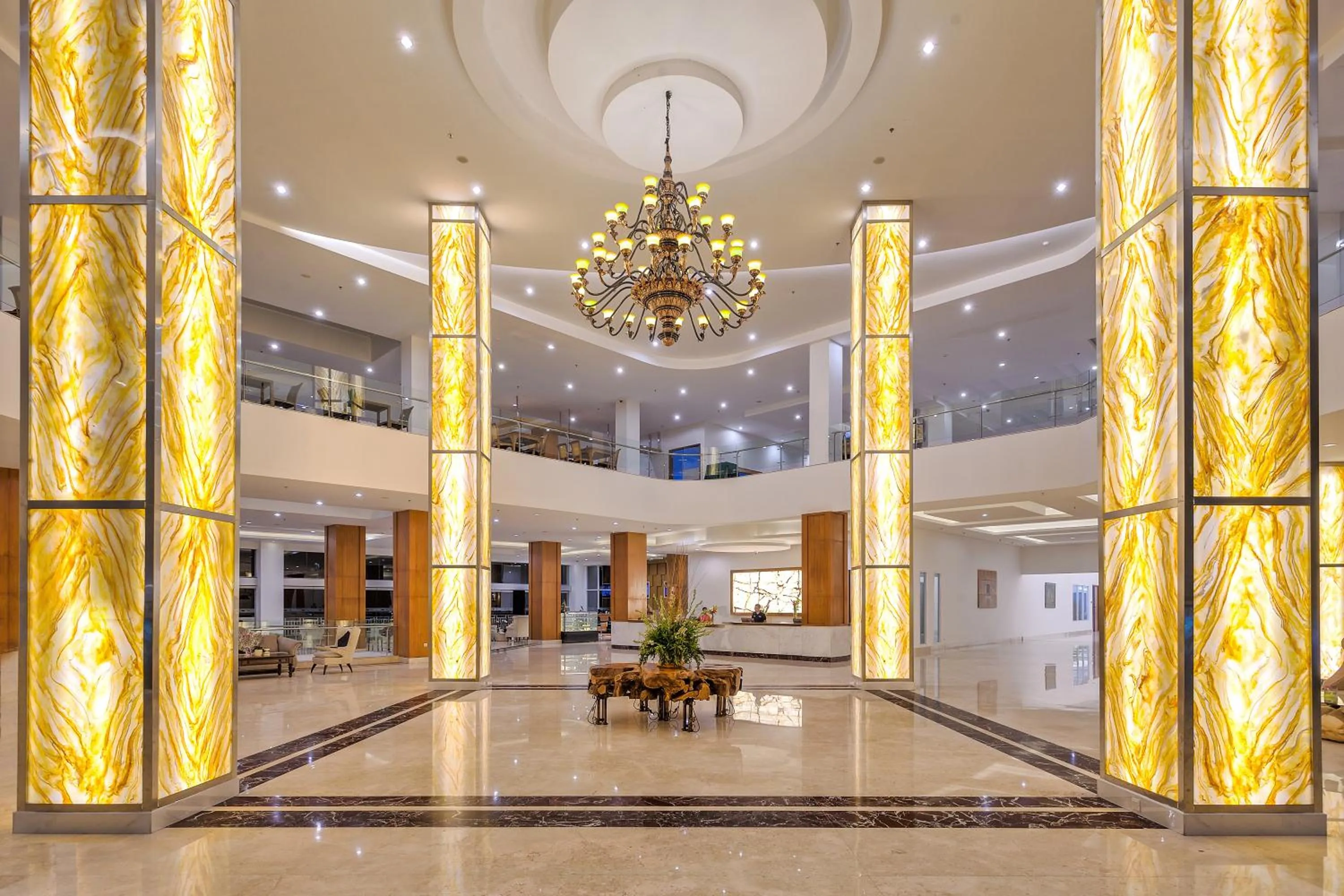 Lobby or reception in Le Eminence Puncak Hotel Convention & Resort