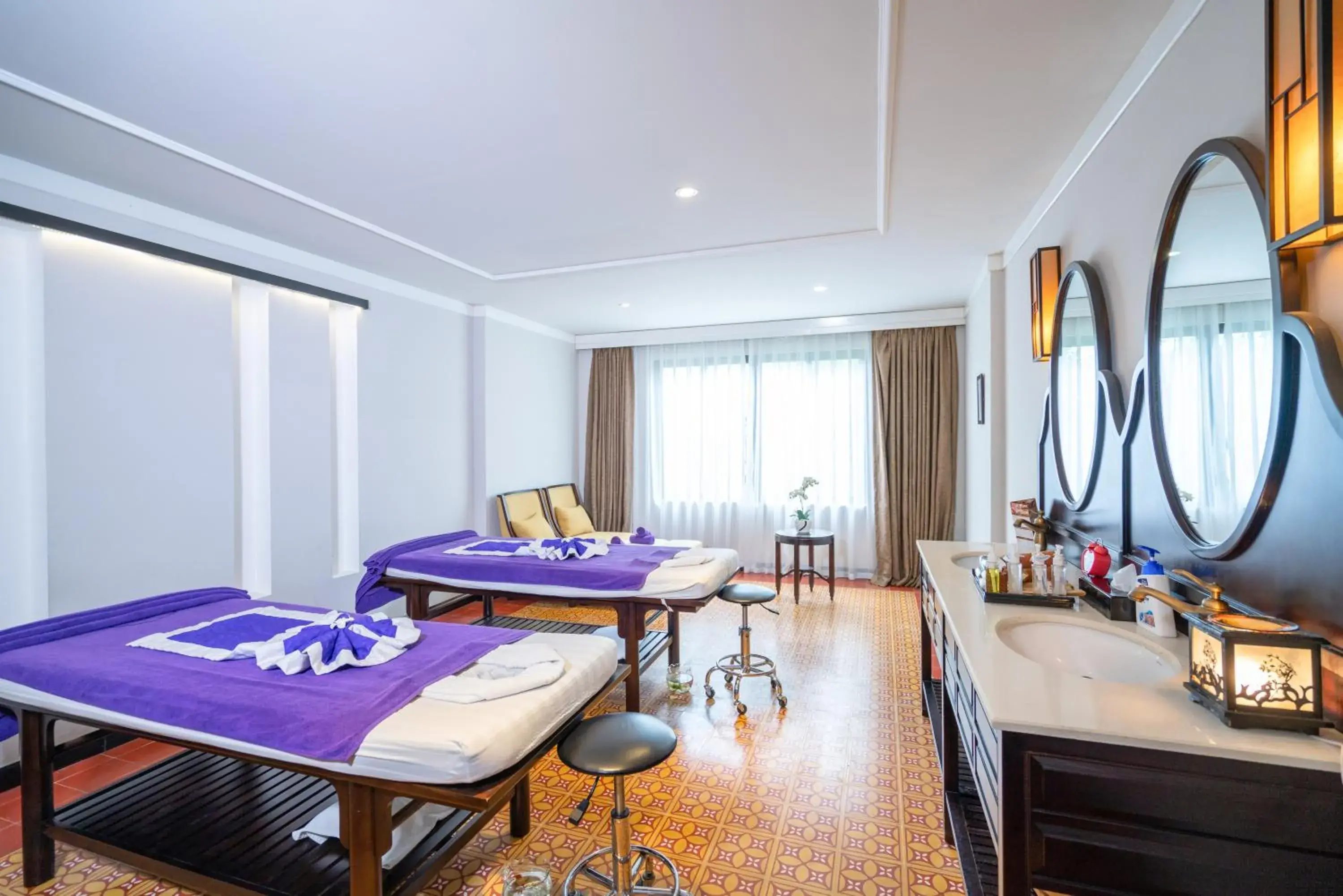 Massage, Bed in Hoi An Central Boutique Hotel & Spa (Little Hoi An Central Boutique Hotel & Spa) Massage, Bed in Hoi An Central Boutique Hotel & Spa (Little Hoi An Central Boutique Hotel & Spa)