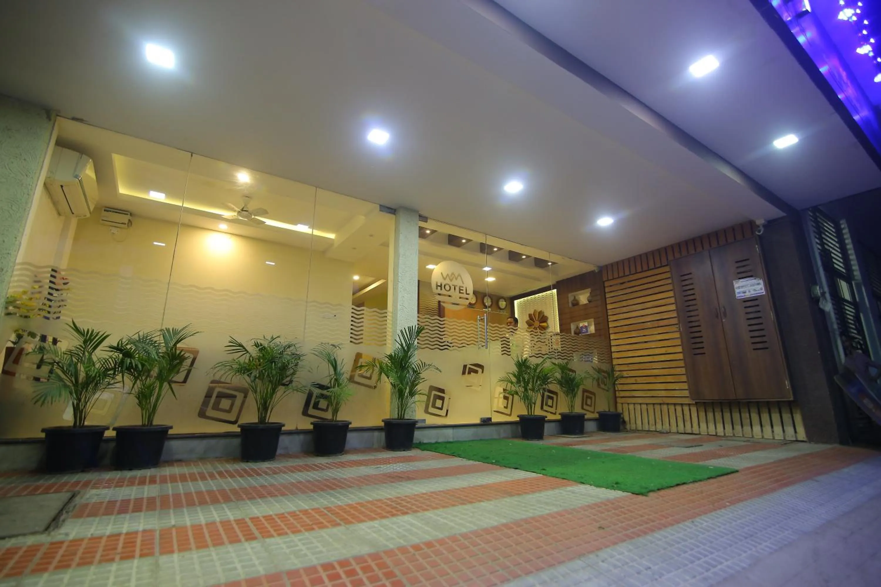 Facade/entrance in Hotel White Mount