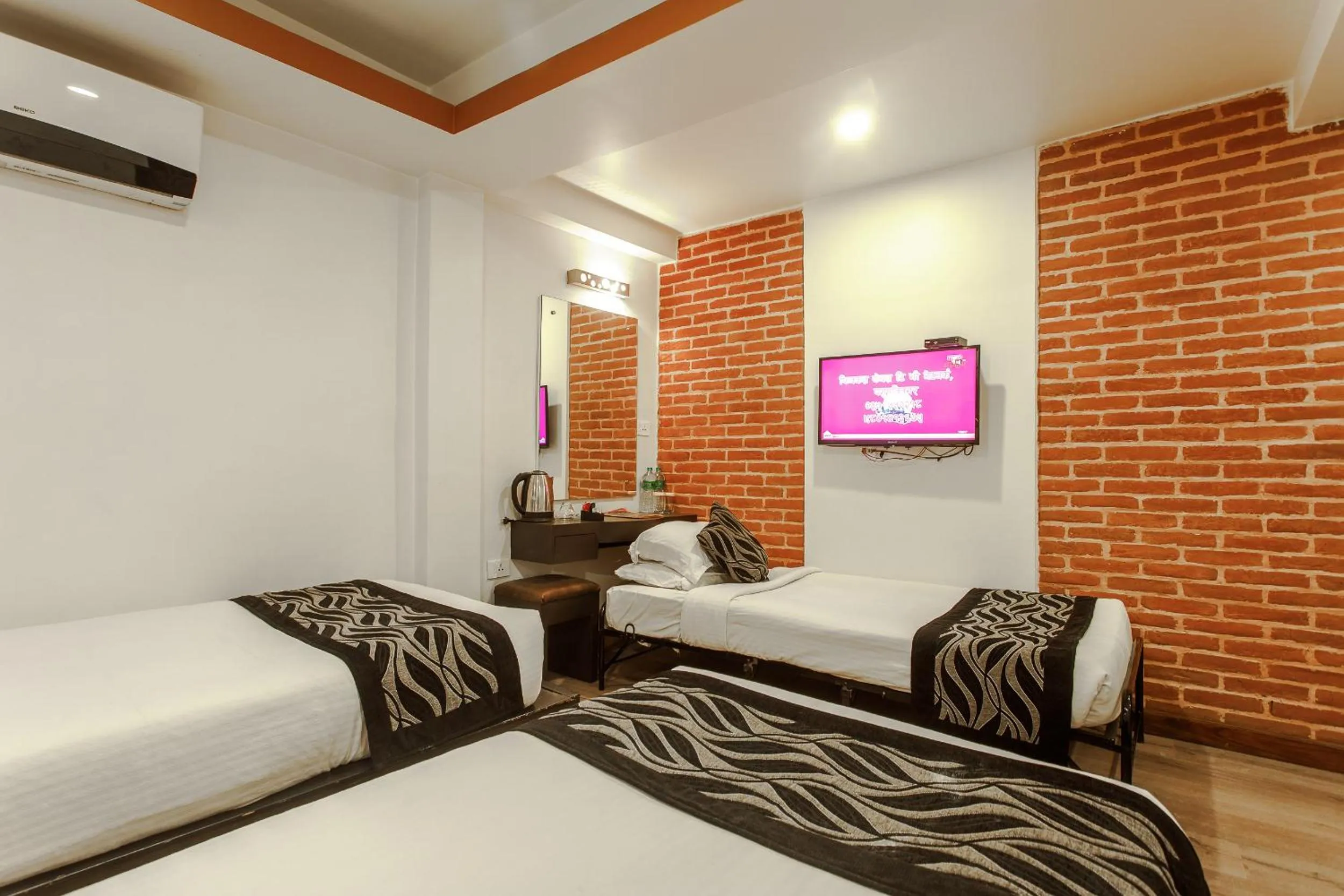 Bed in Hotel Shreesu