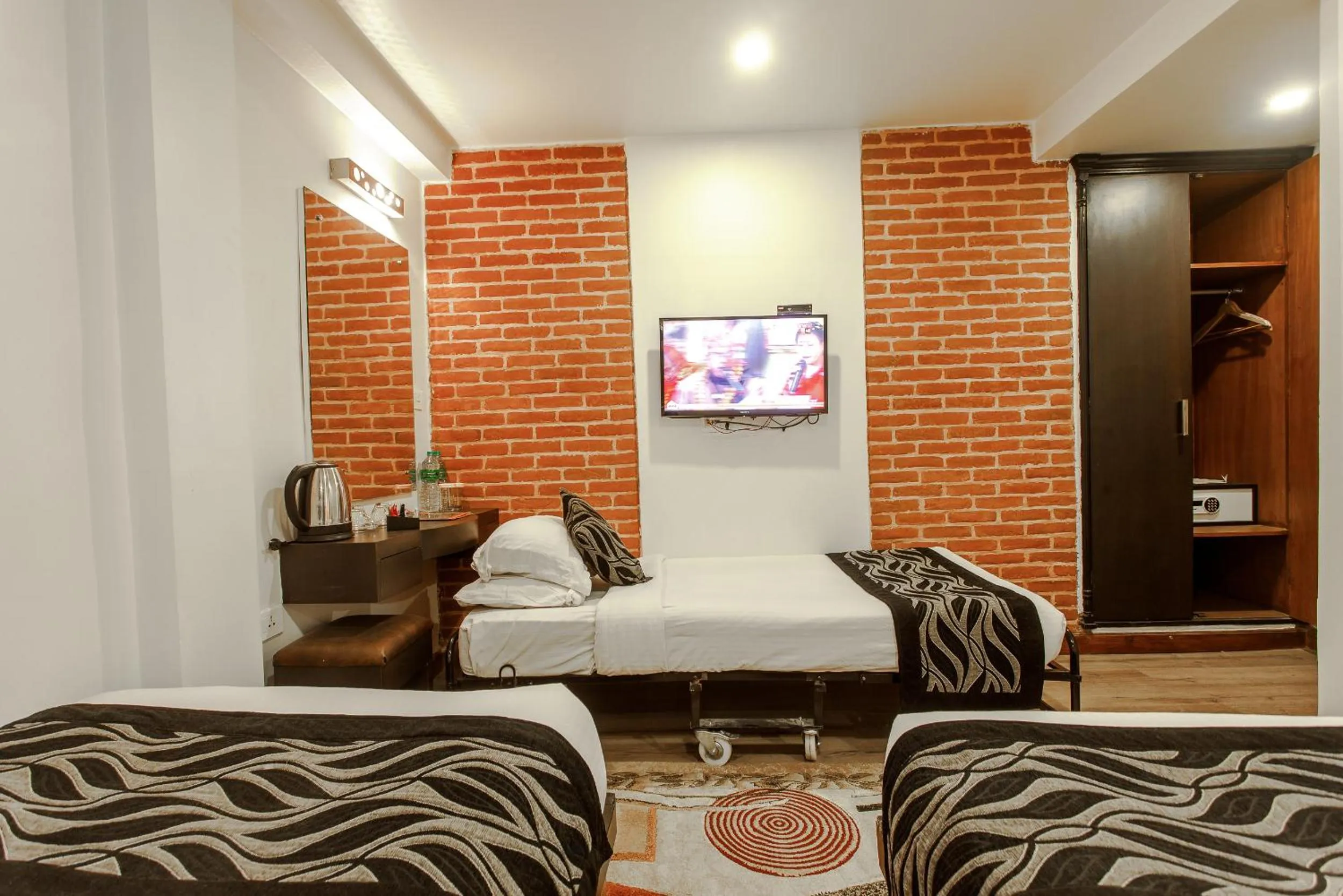 Bed in Hotel Shreesu