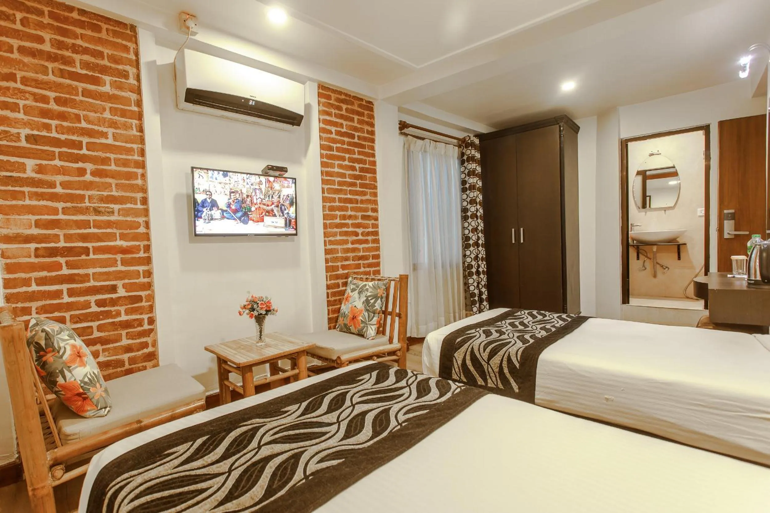 Bed in Hotel Shreesu