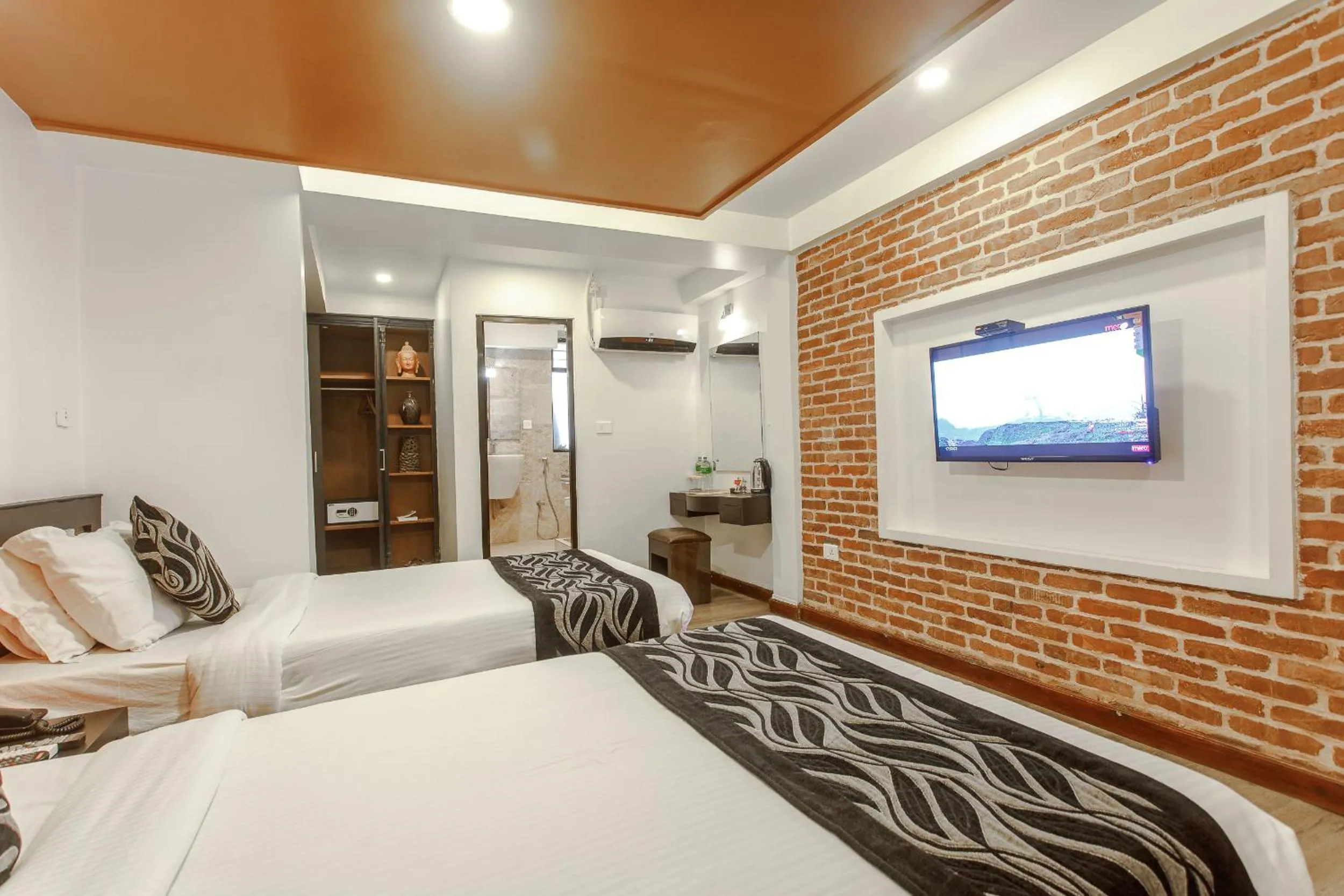 Bed in Hotel Shreesu