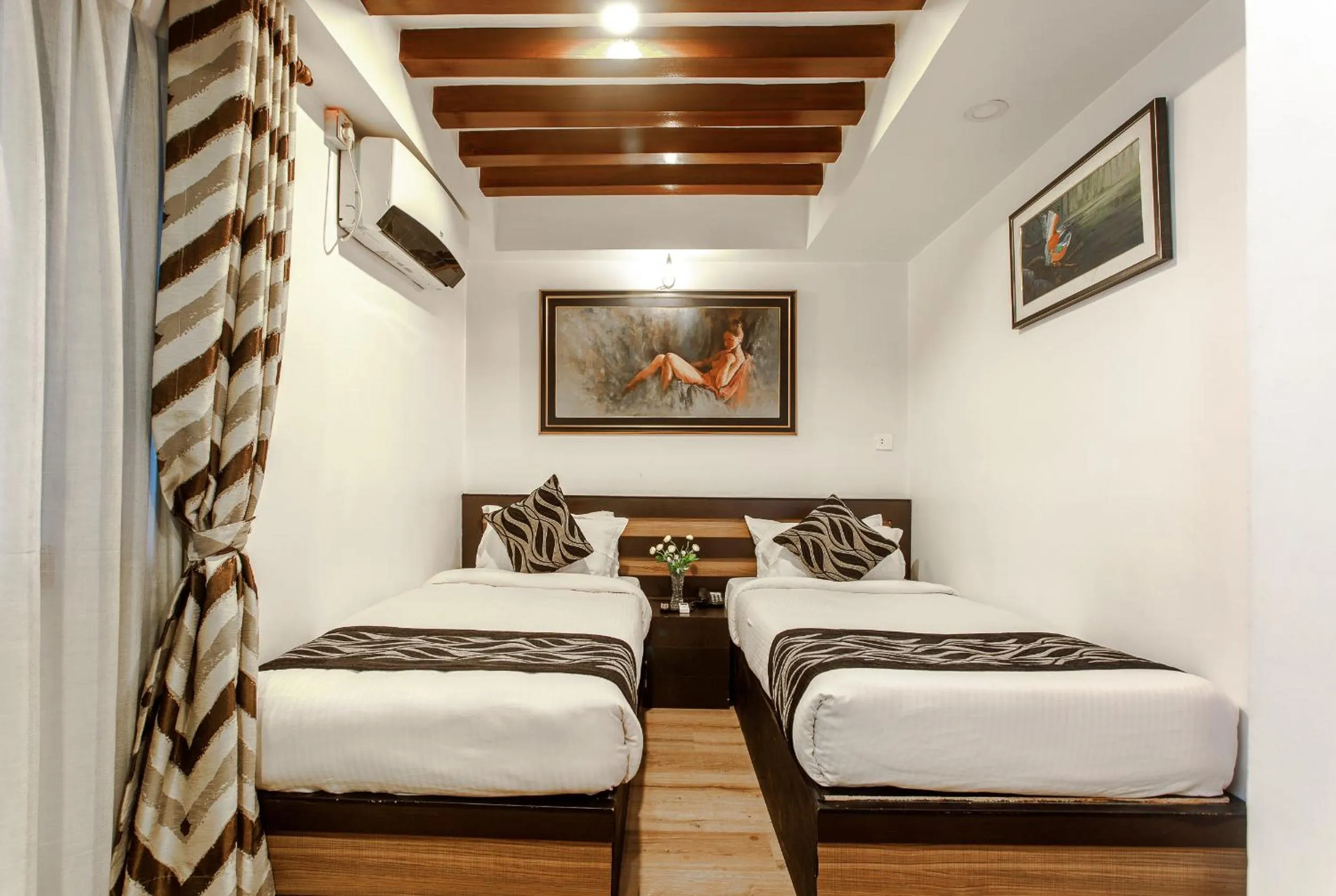 Bed in Hotel Shreesu