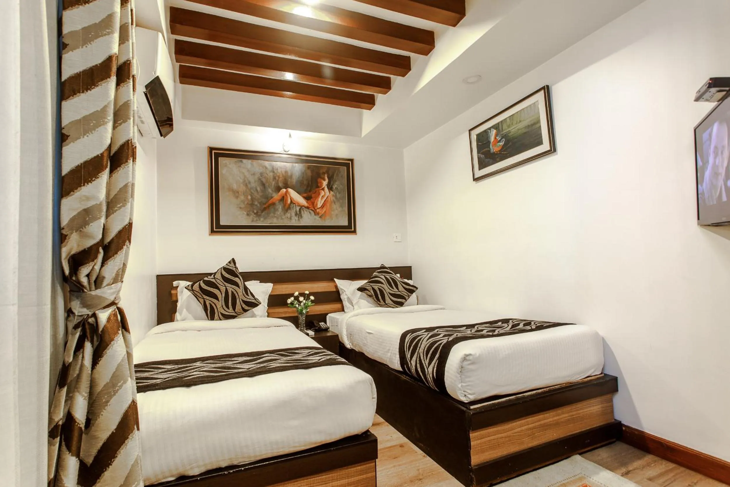 Bed in Hotel Shreesu