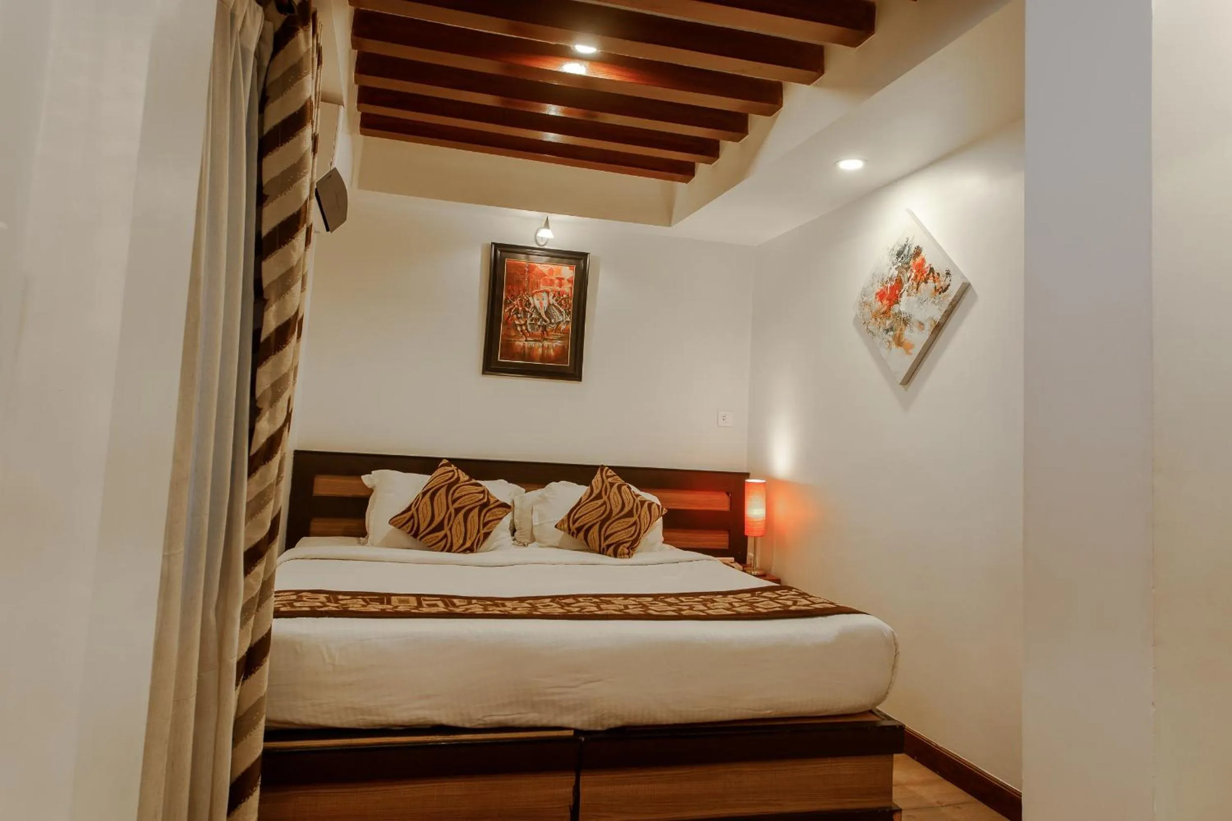 Bed in Hotel Shreesu