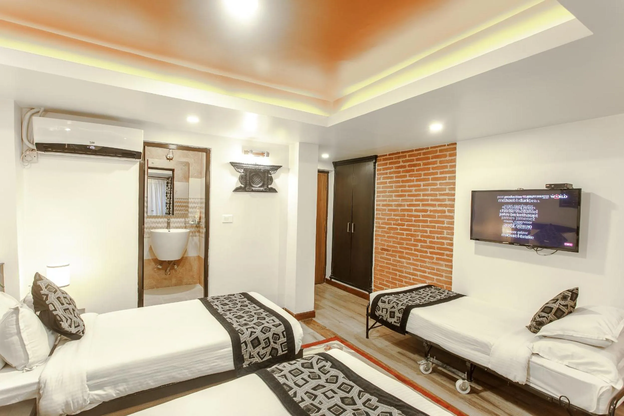 Bed in Hotel Shreesu