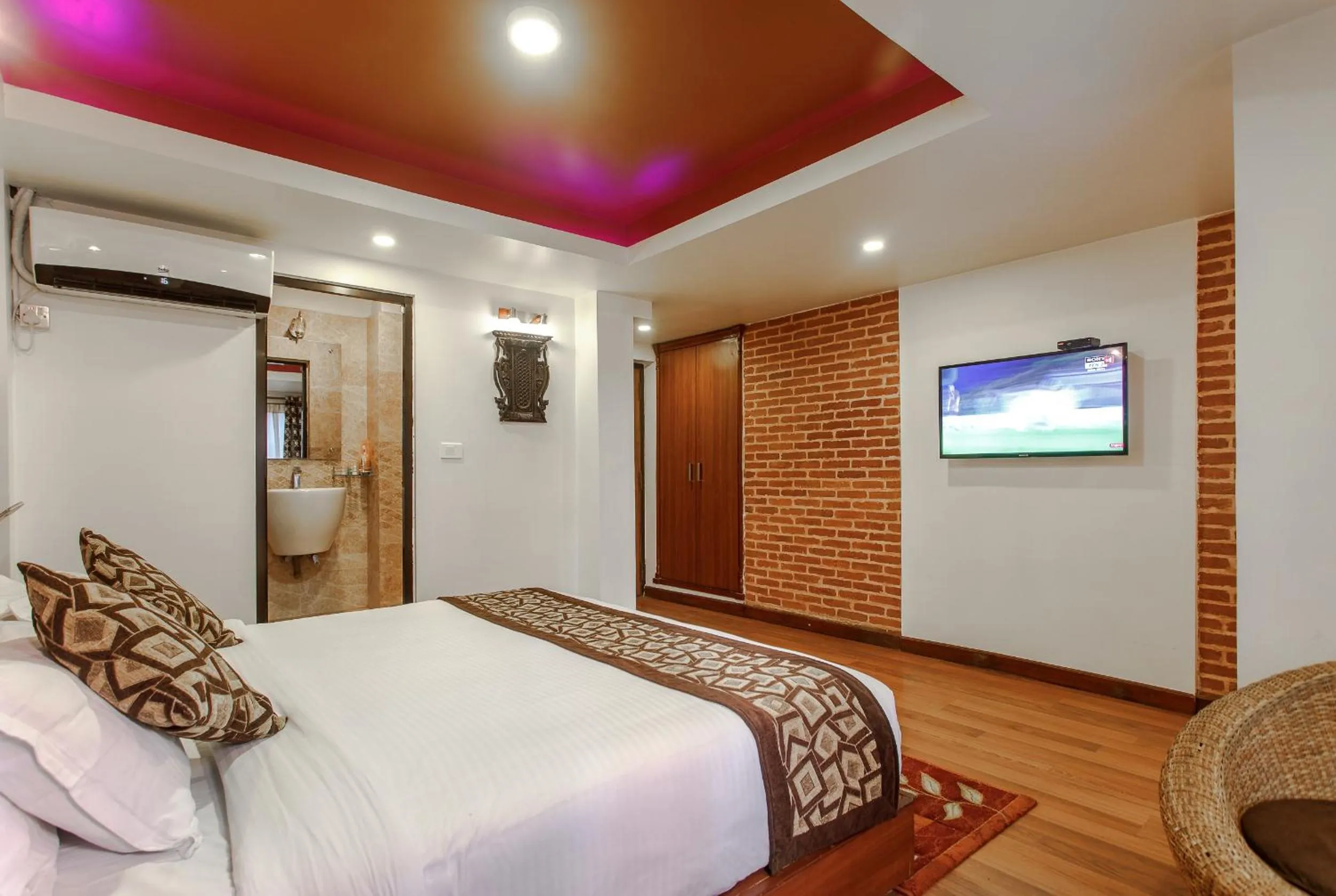 Bed in Hotel Shreesu