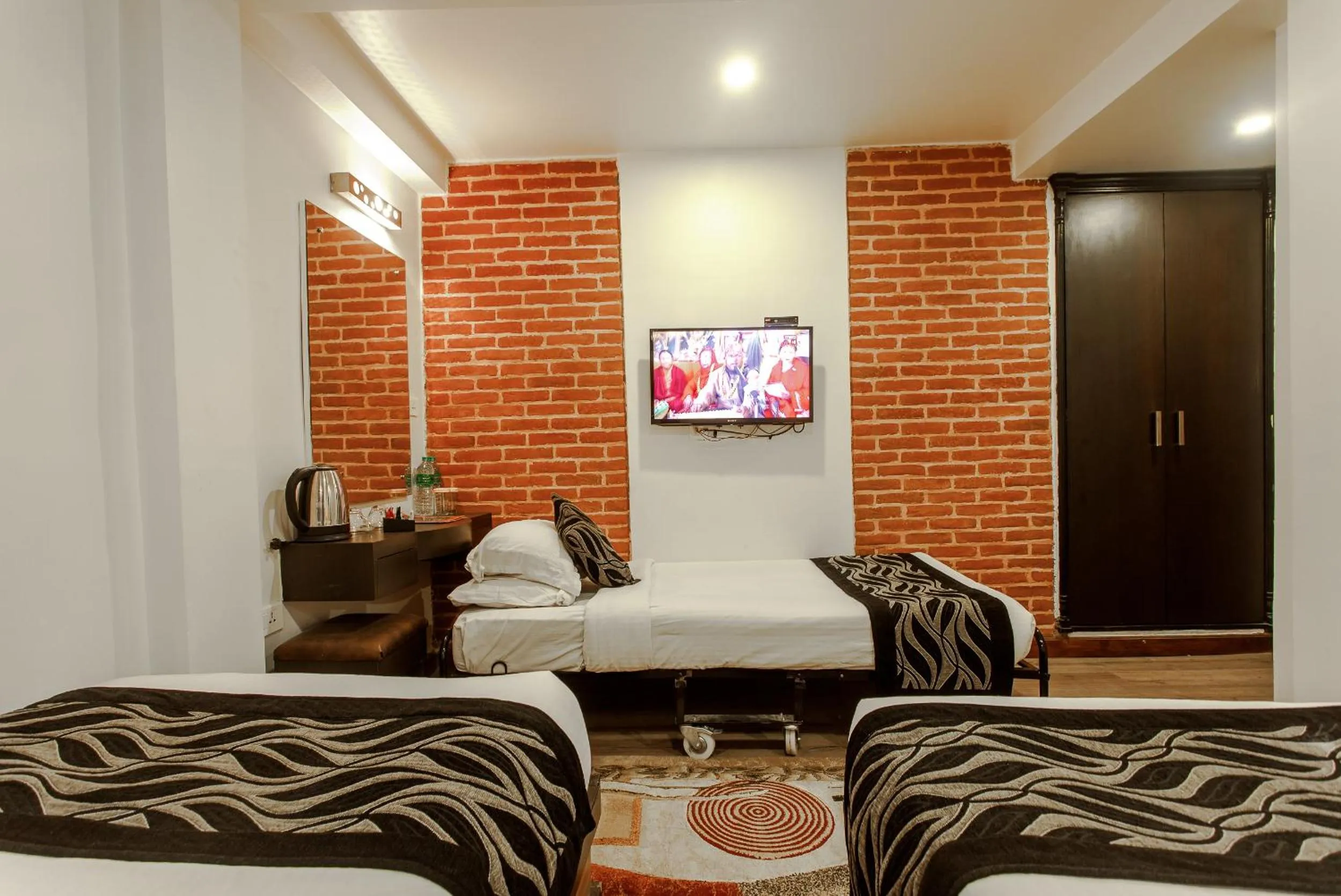 Bed in Hotel Shreesu