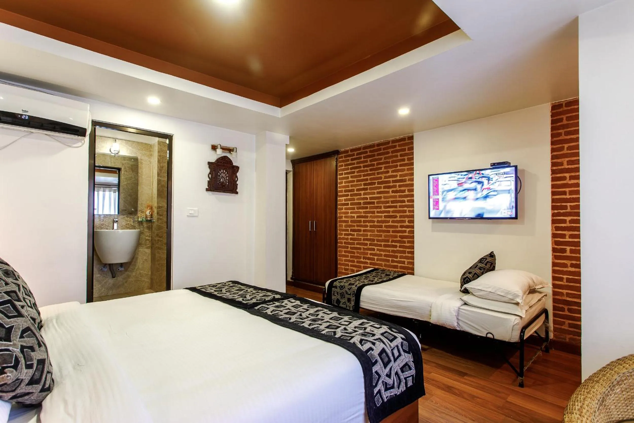 Bed in Hotel Shreesu