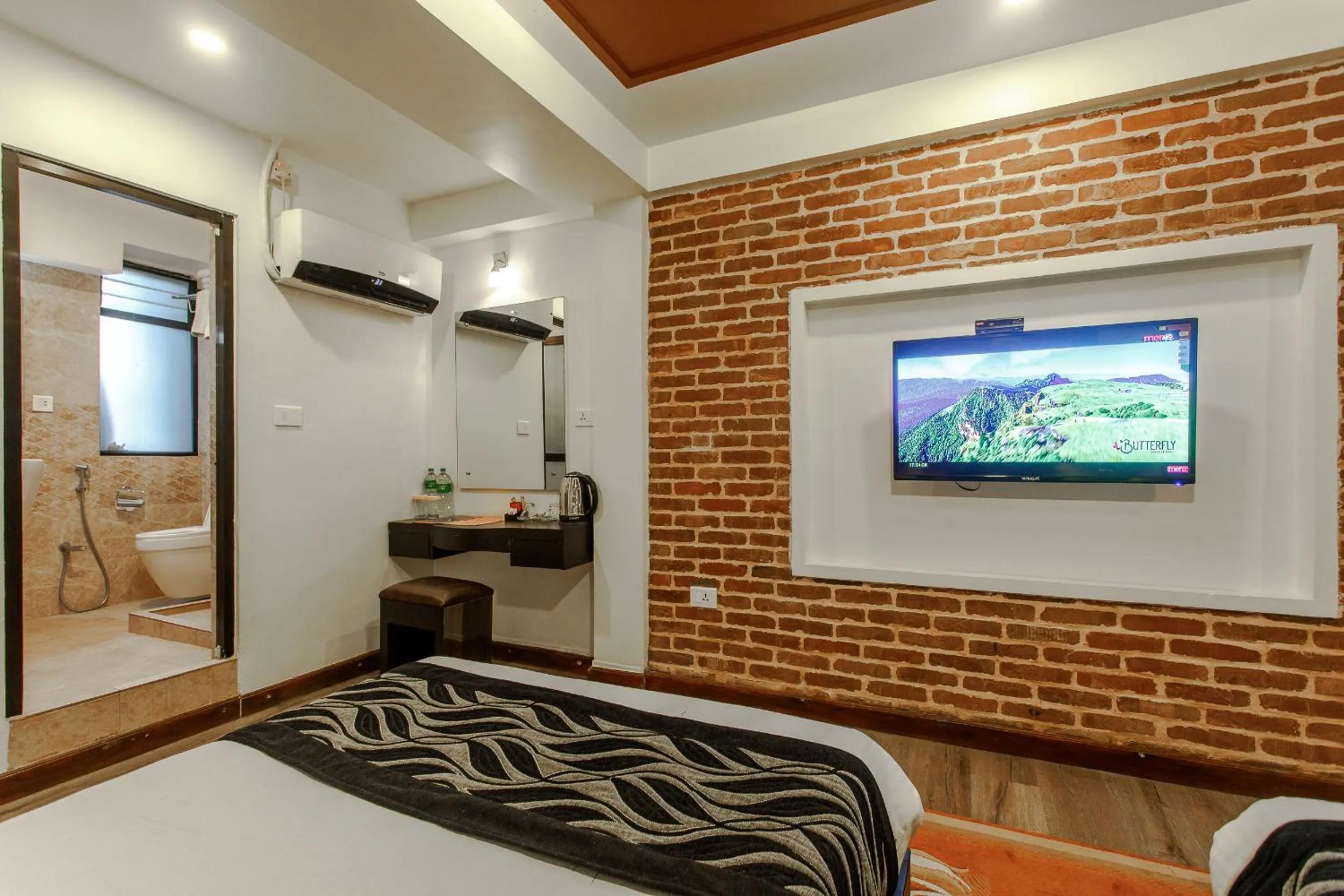 Bed in Hotel Shreesu