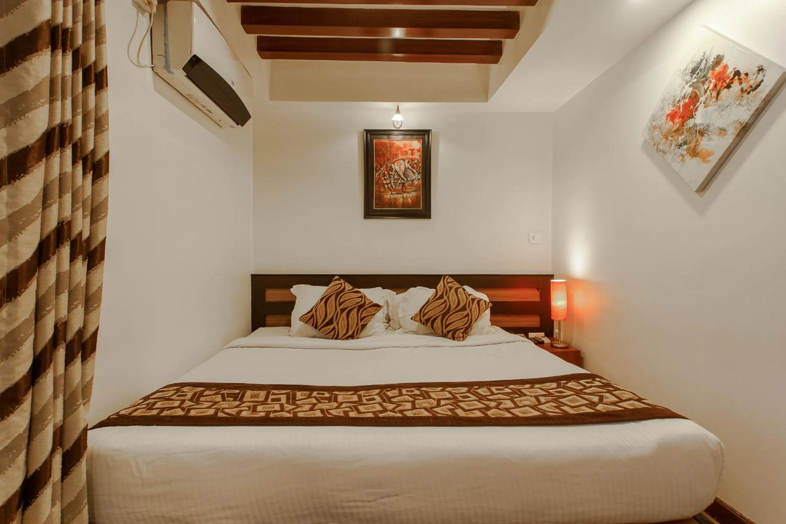 Bed in Hotel Shreesu