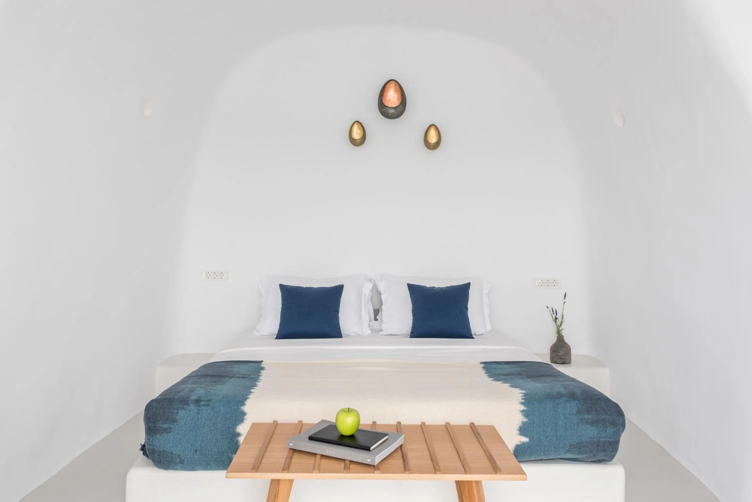 Bed in Aspaki by Art Maisons