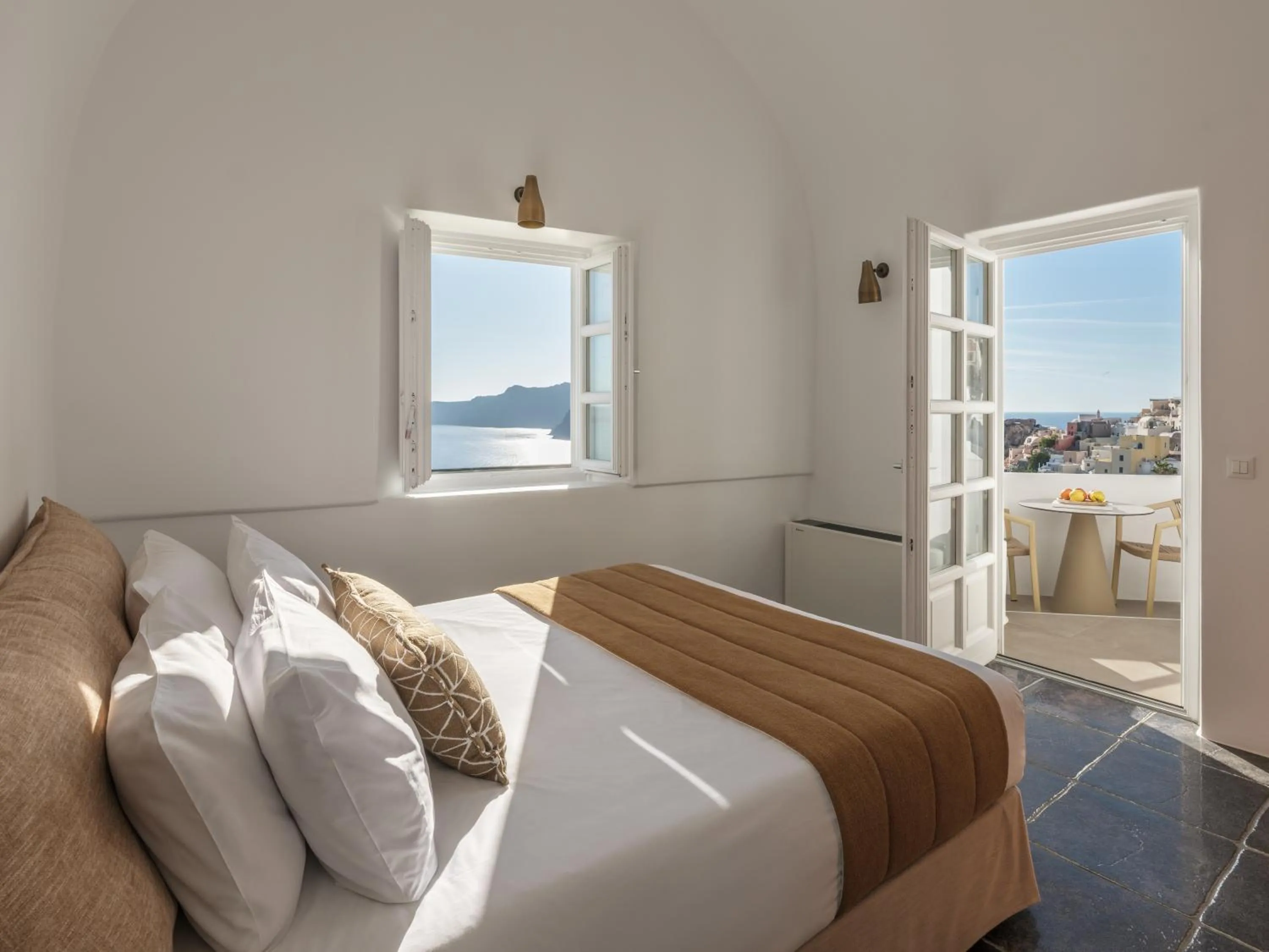 Bed in Aspaki by Art Maisons